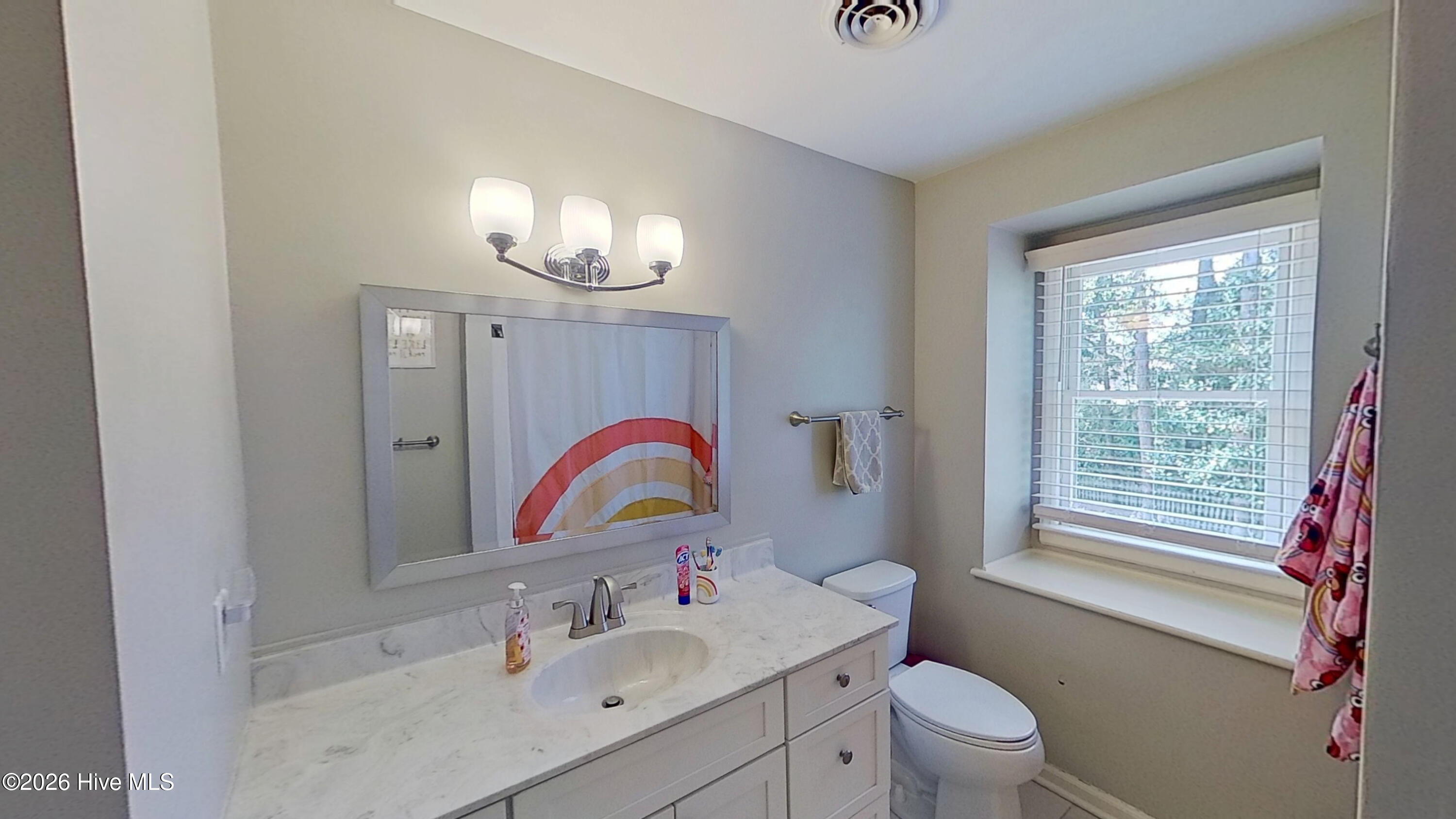 100569825 | Photo 17