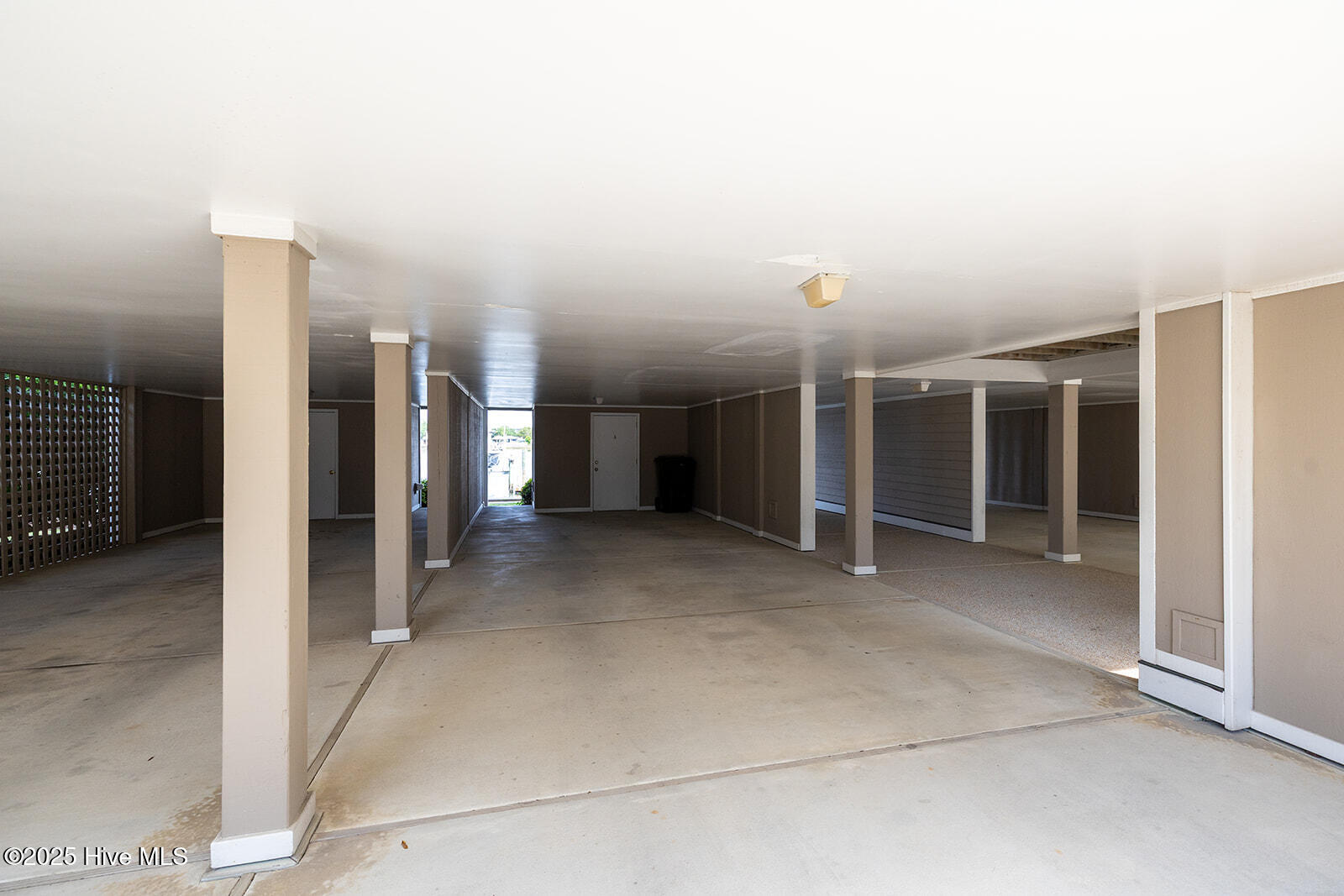 100508996 | Photo 46