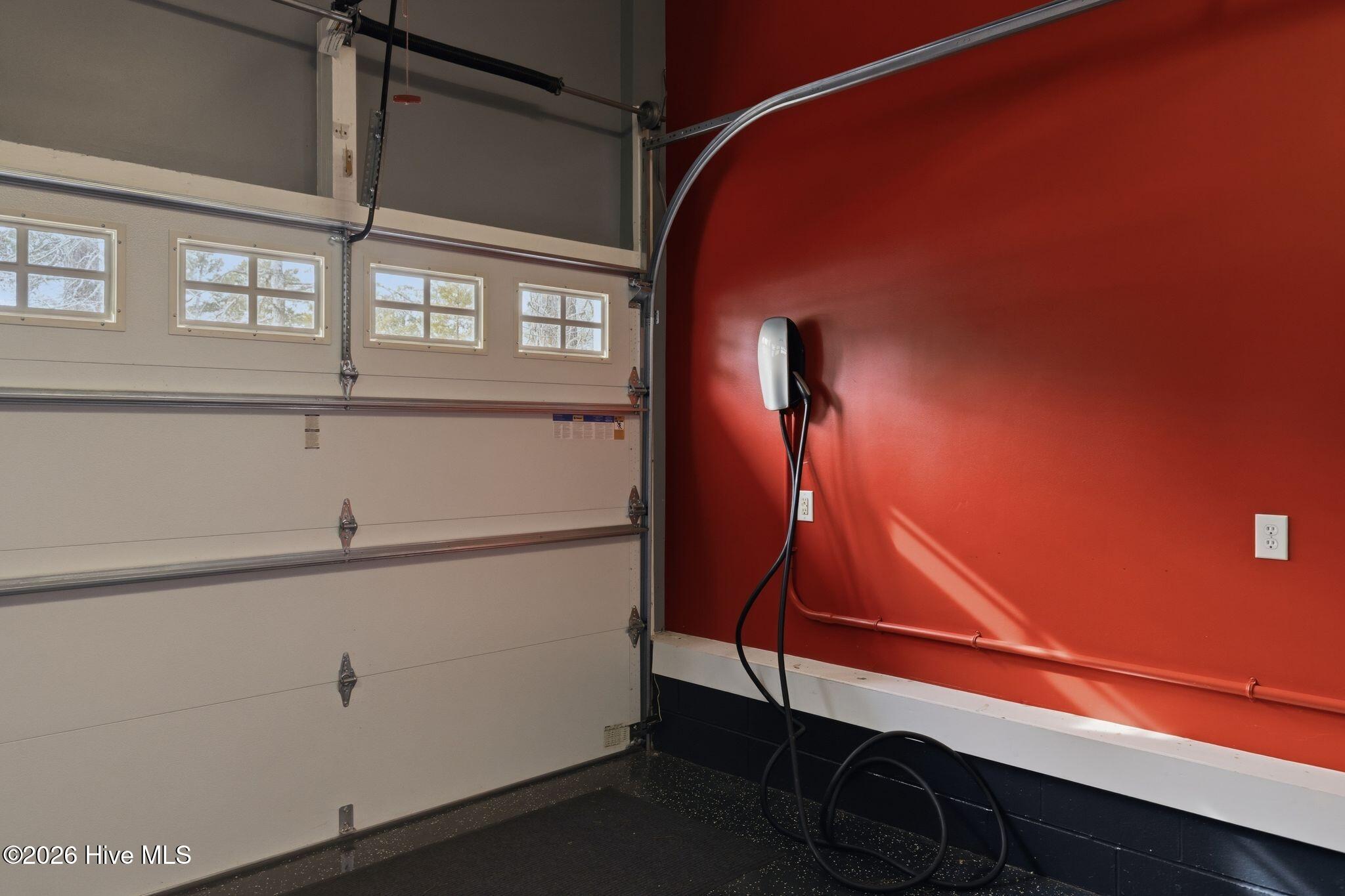 100561180 | Photo 78