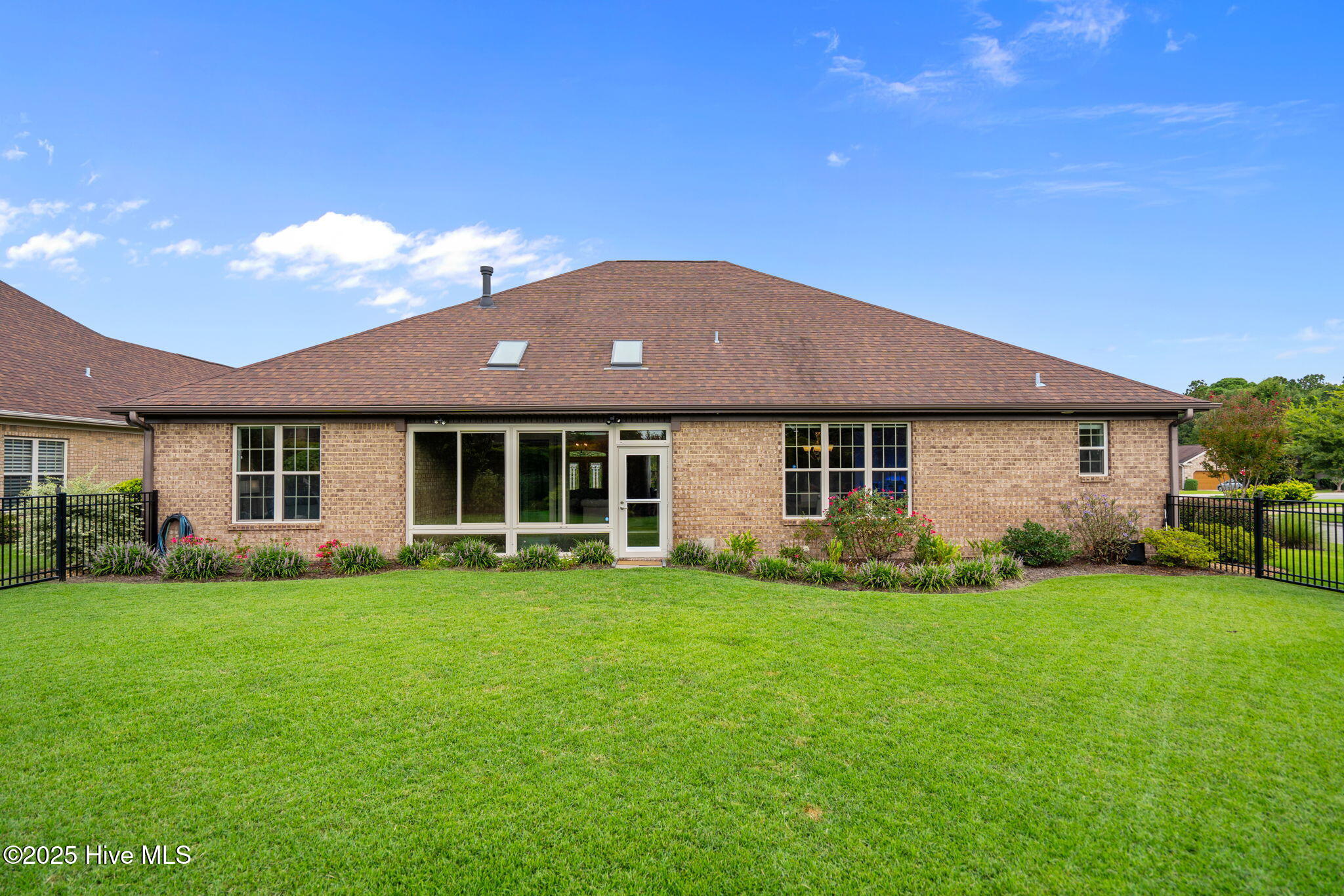 100530735 | Photo 42