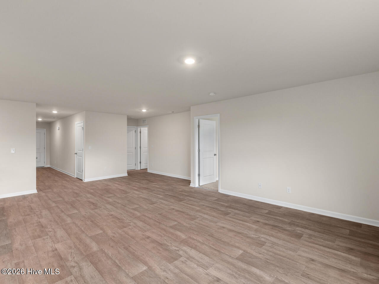 100547895 | Photo 12