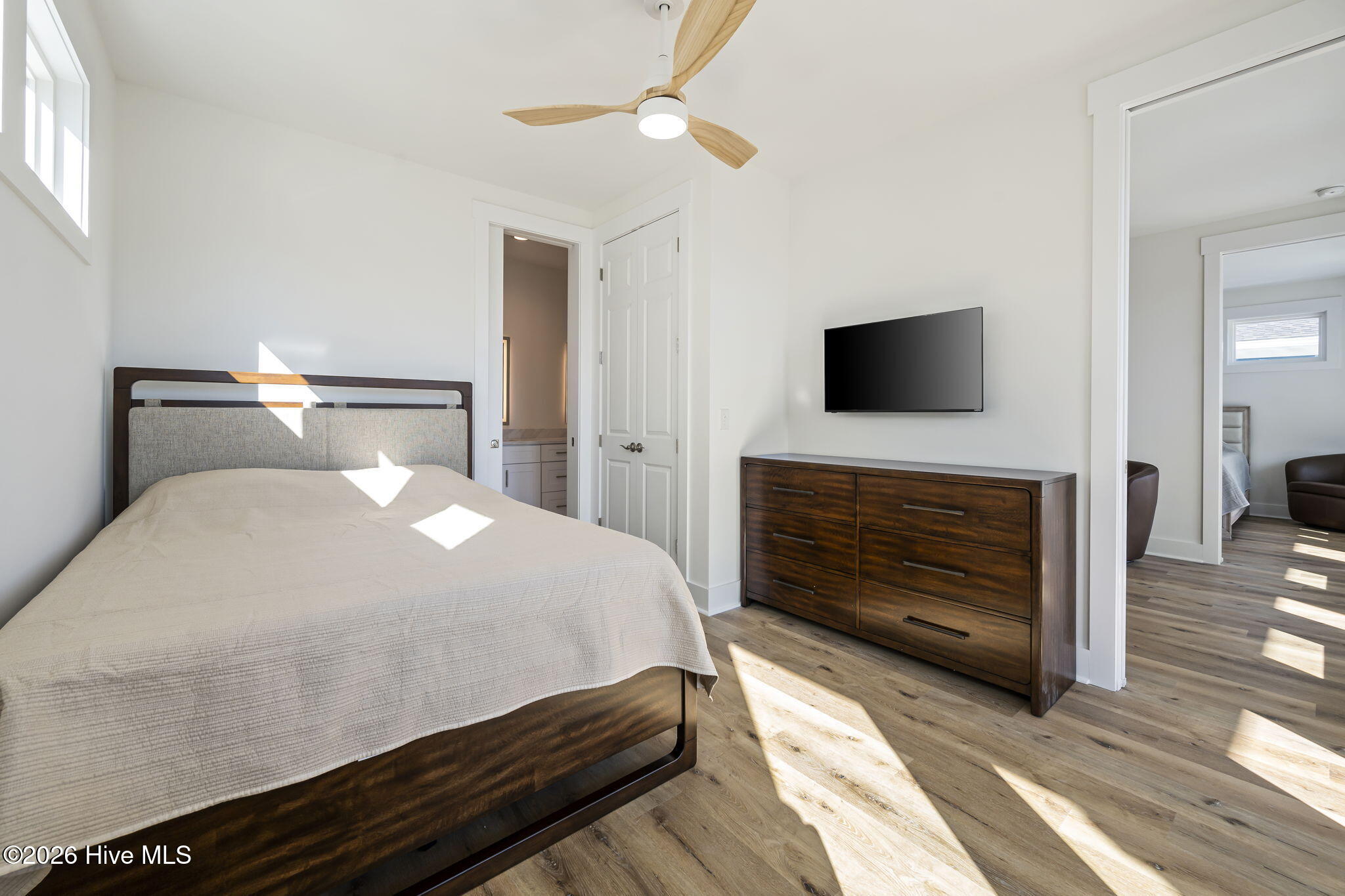 100550572 | Photo 34