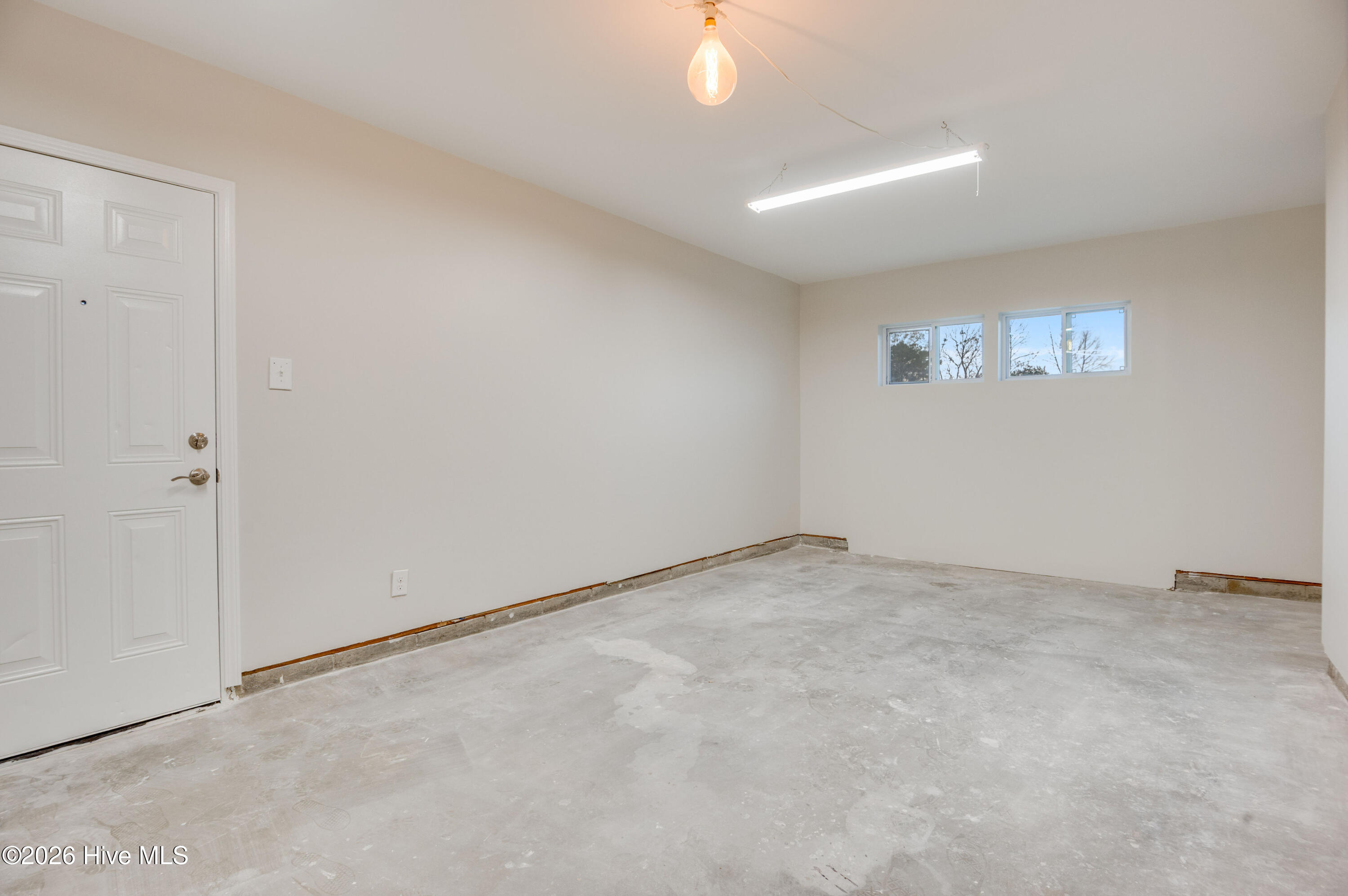 100547210 | Photo 27