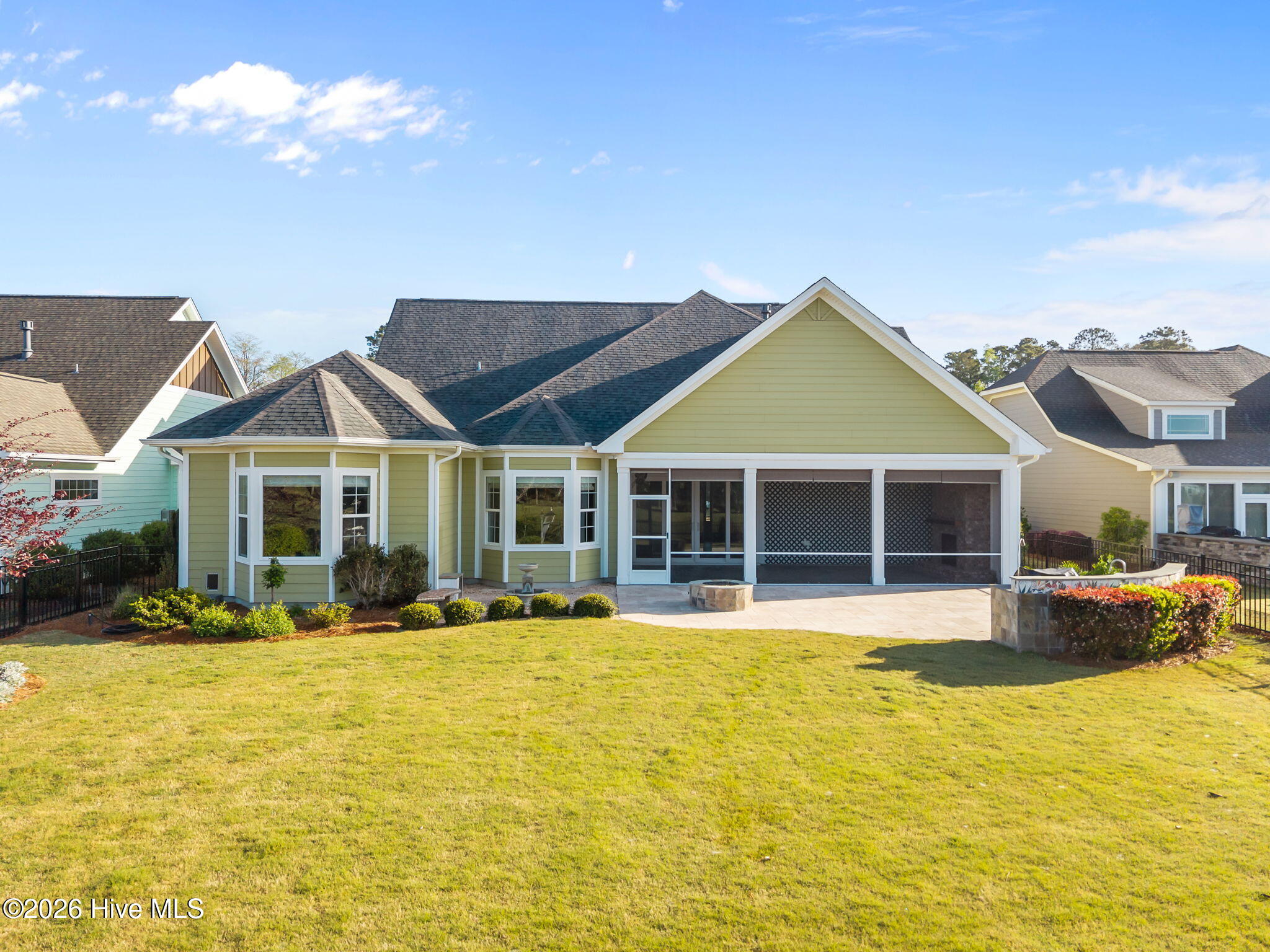 100566700 | Photo 43