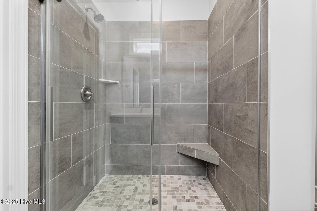 100545863 | Photo 38