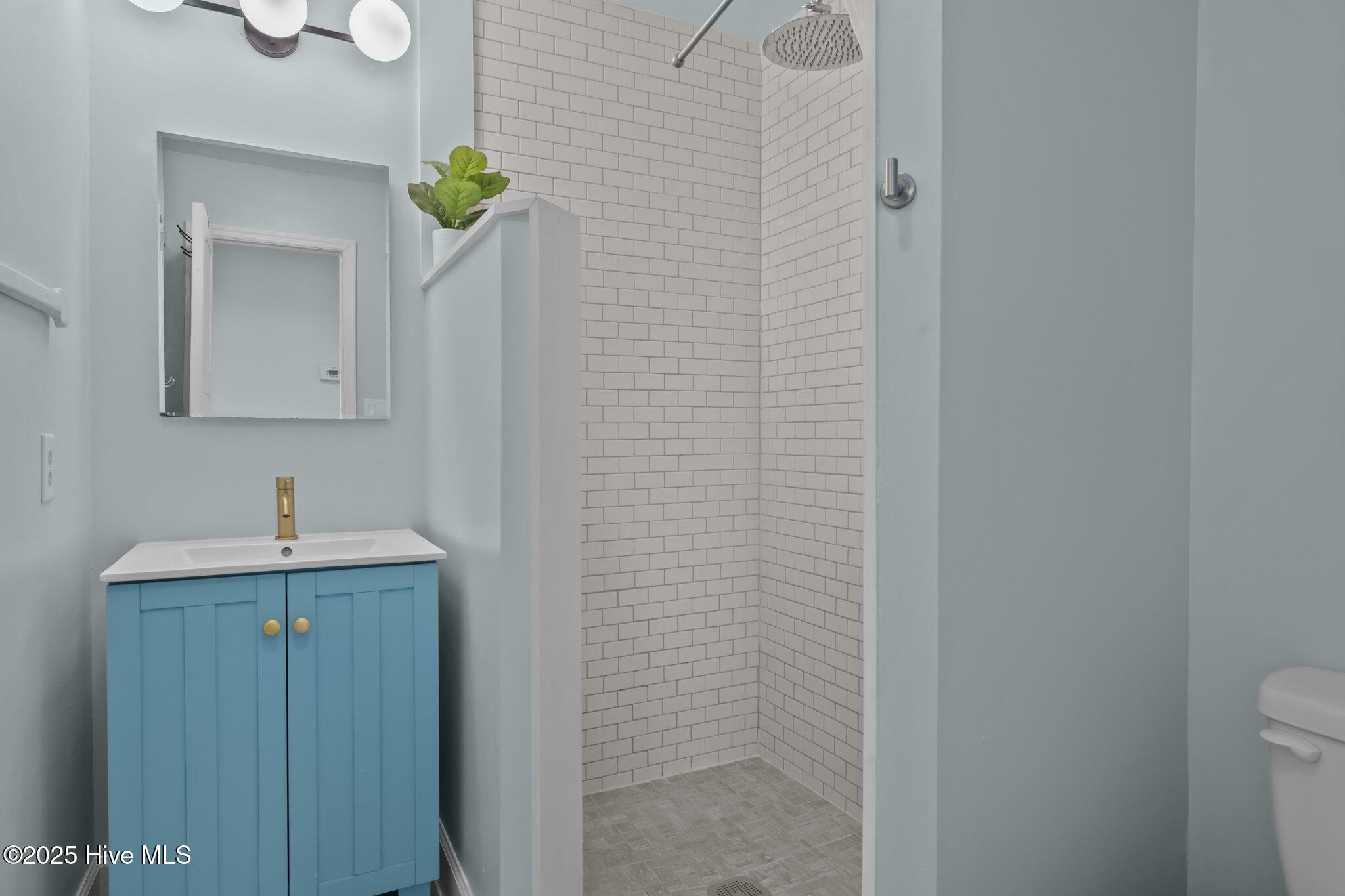 100533594 | Photo 17