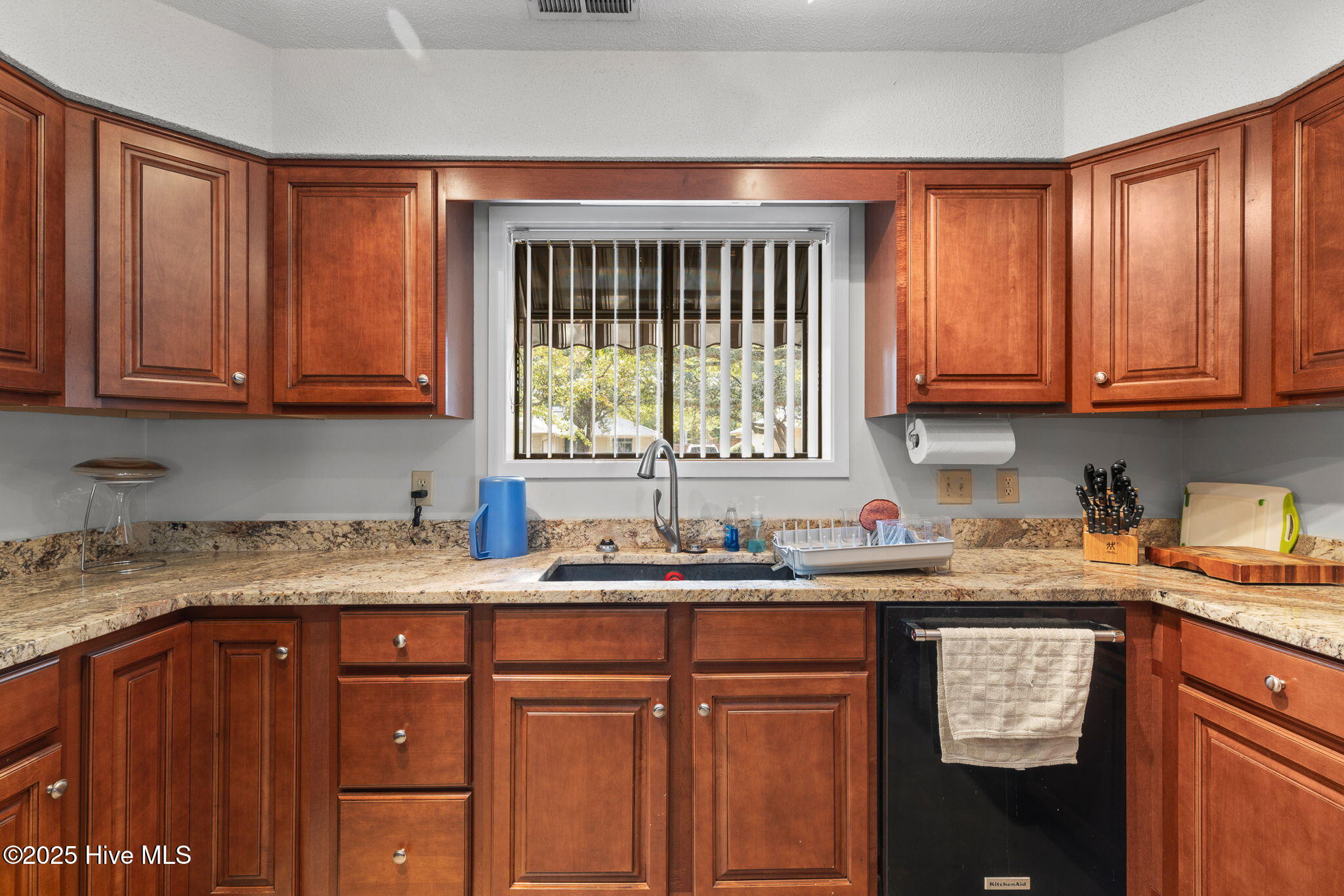 100539672 | Photo 11