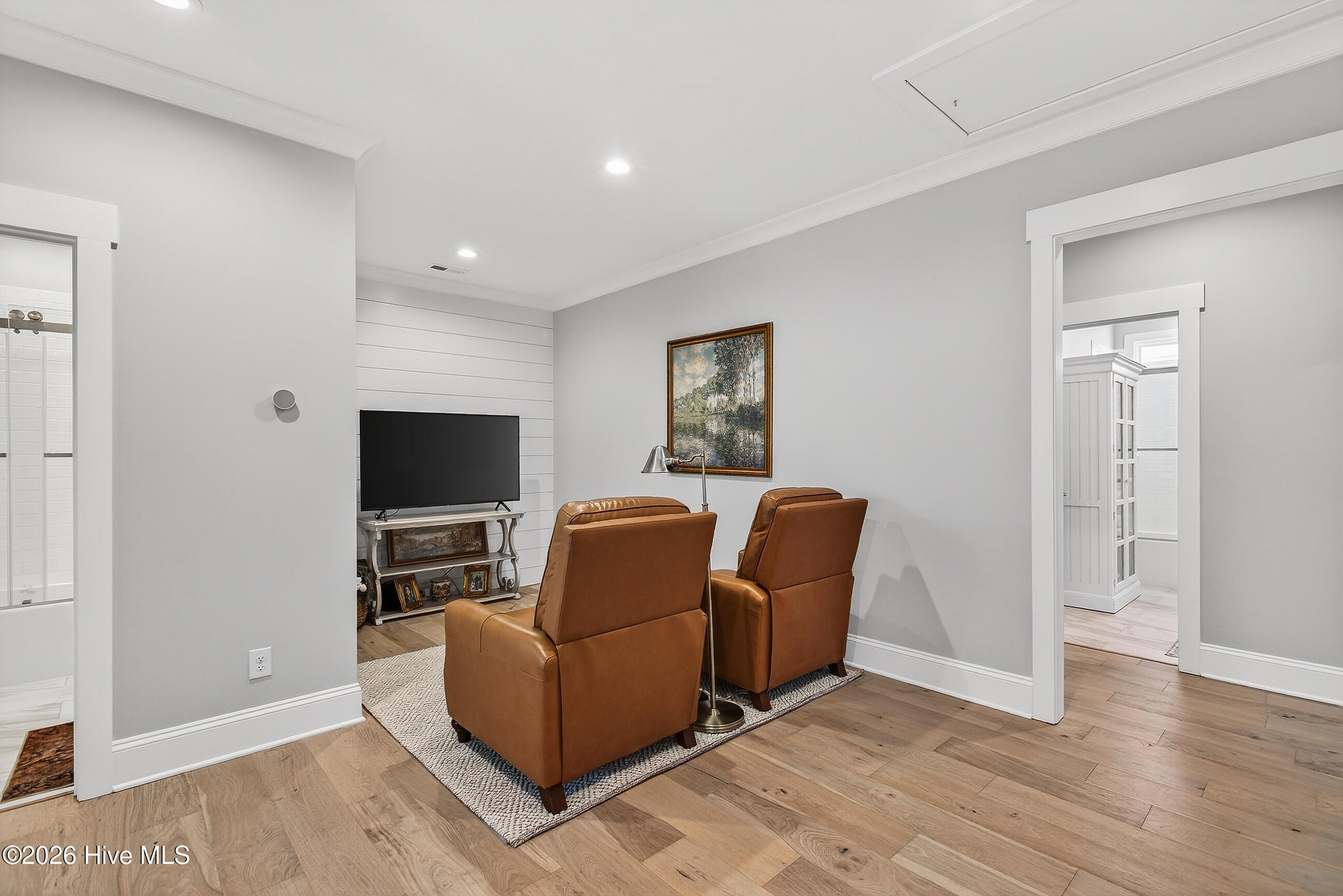 100564541 | Photo 40