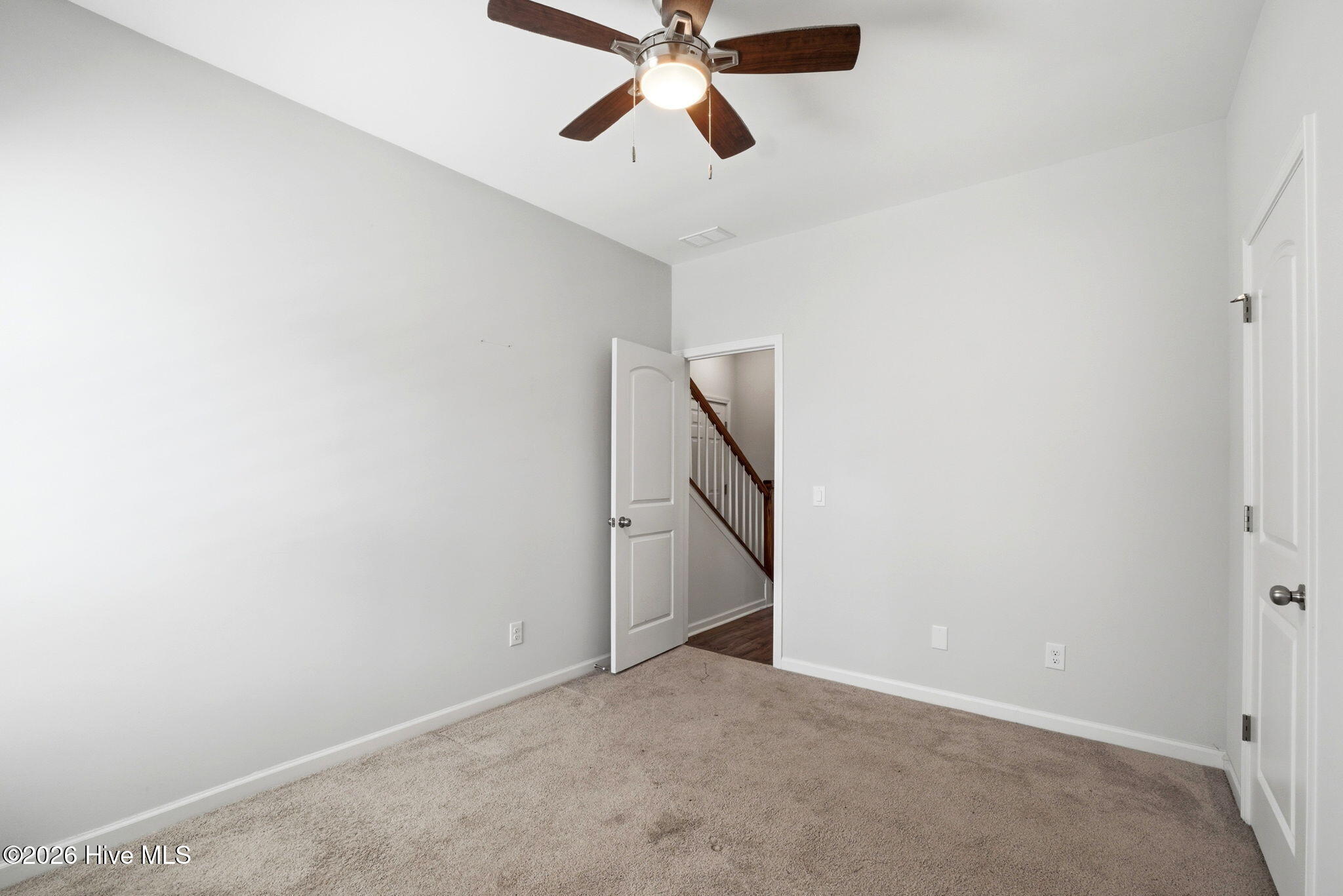 100558607 | Photo 24