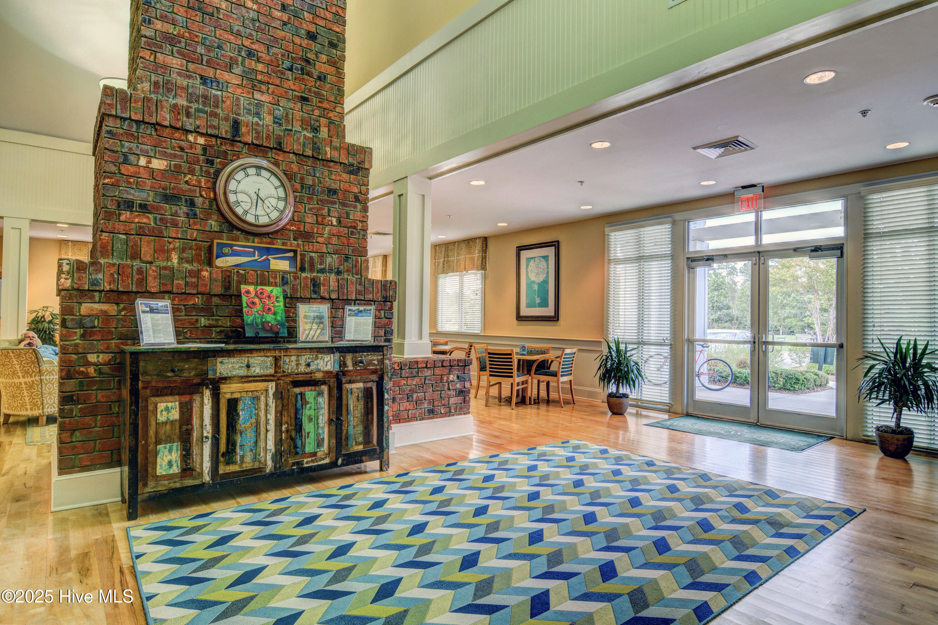 100557399 | Photo 98