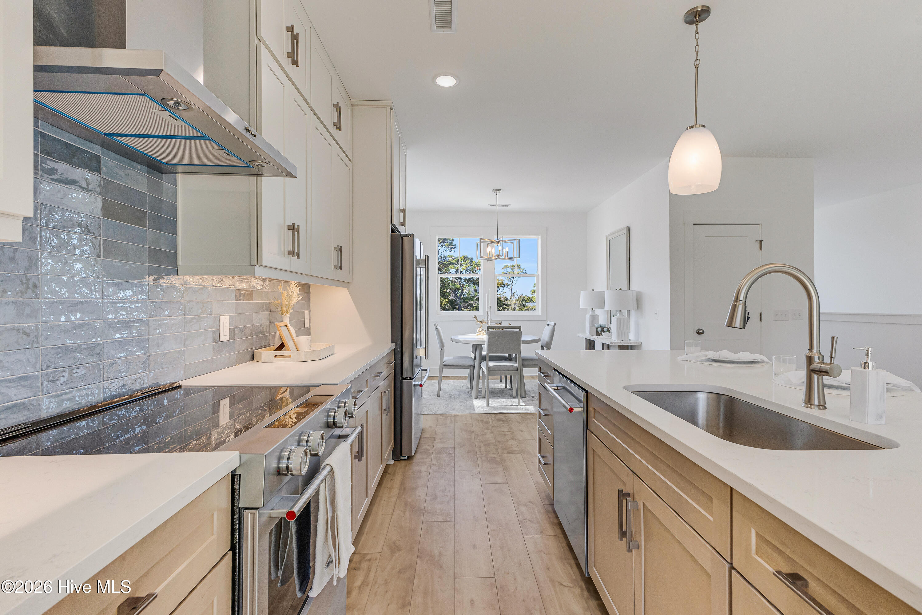 100534543 | Photo 14