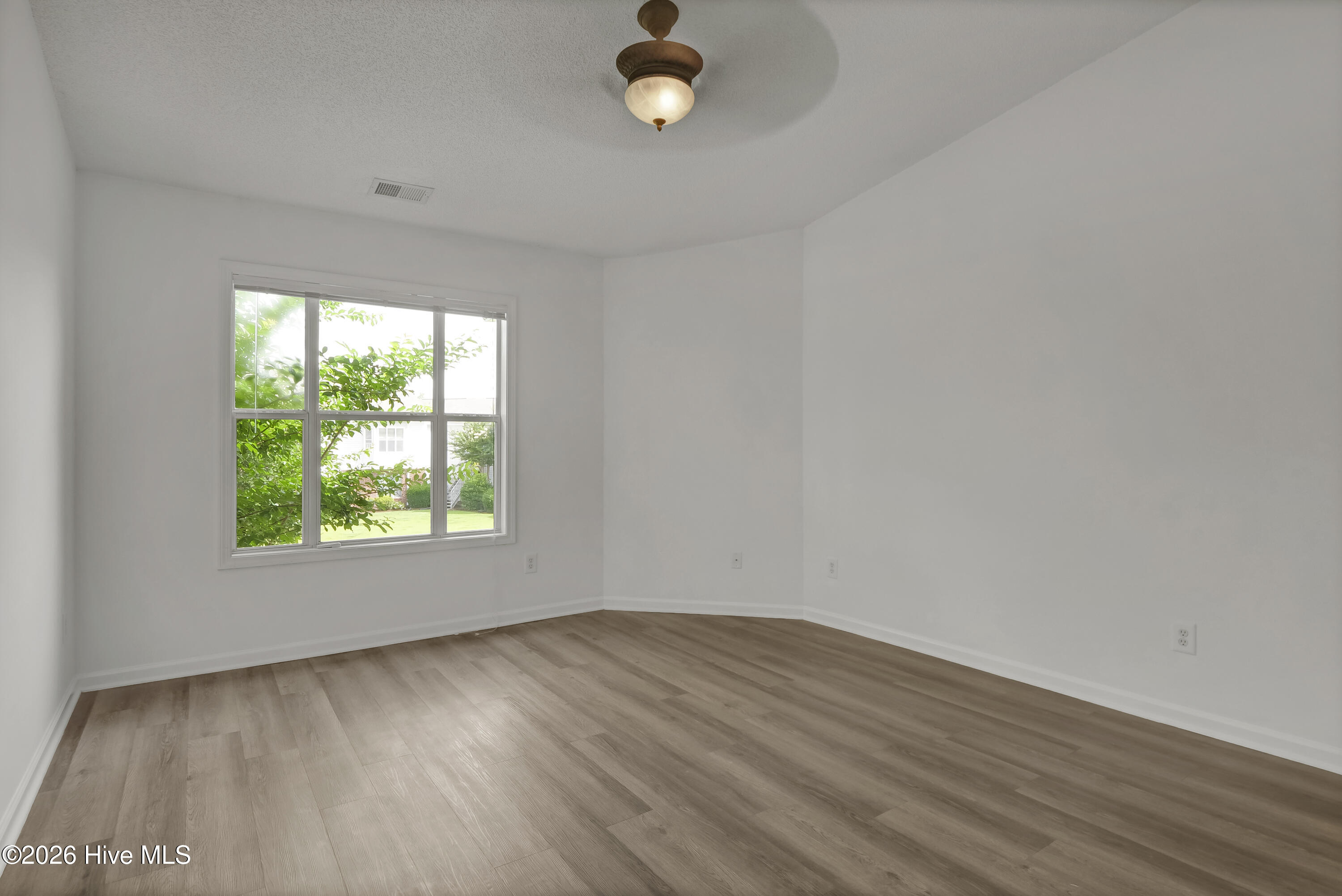 100564237 | Photo 10