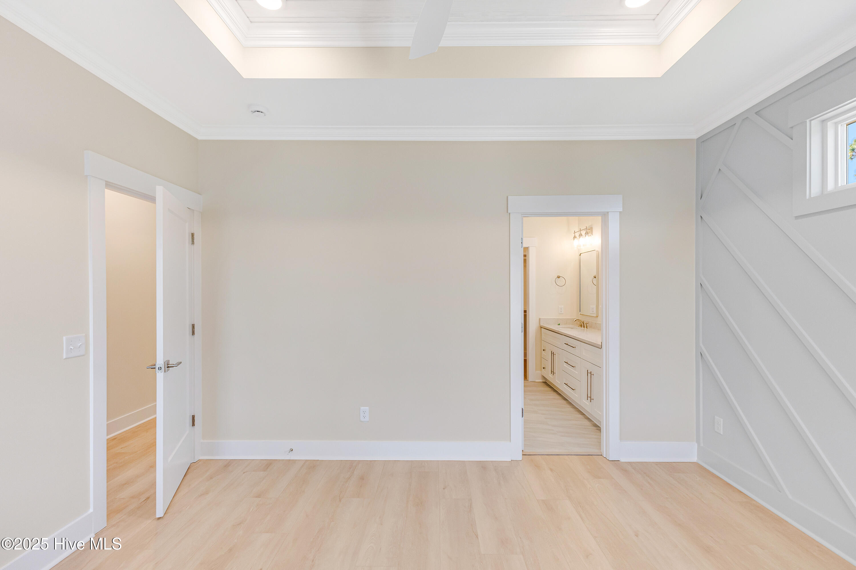 100533071 | Photo 35