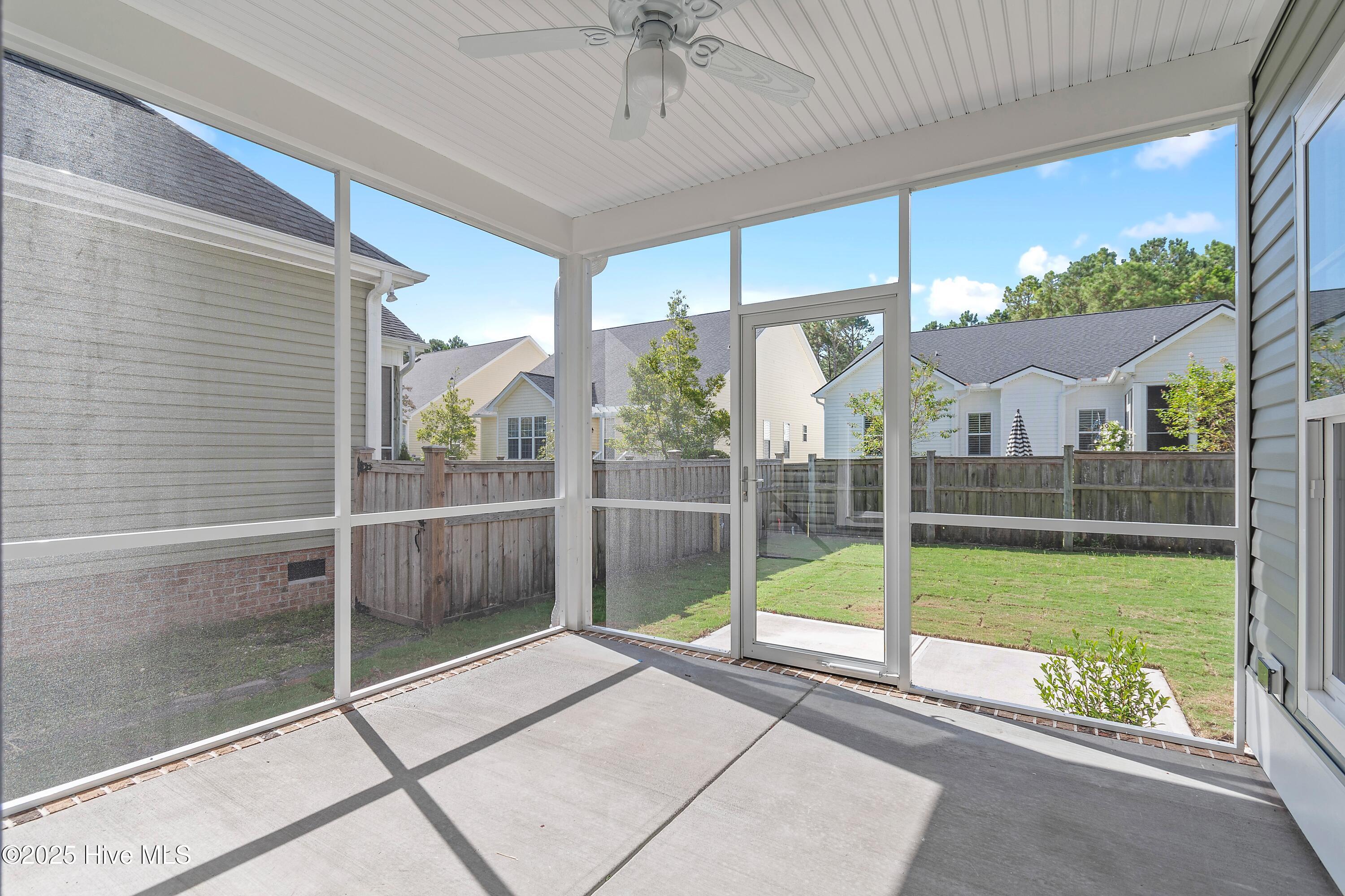 100511679 | Photo 25