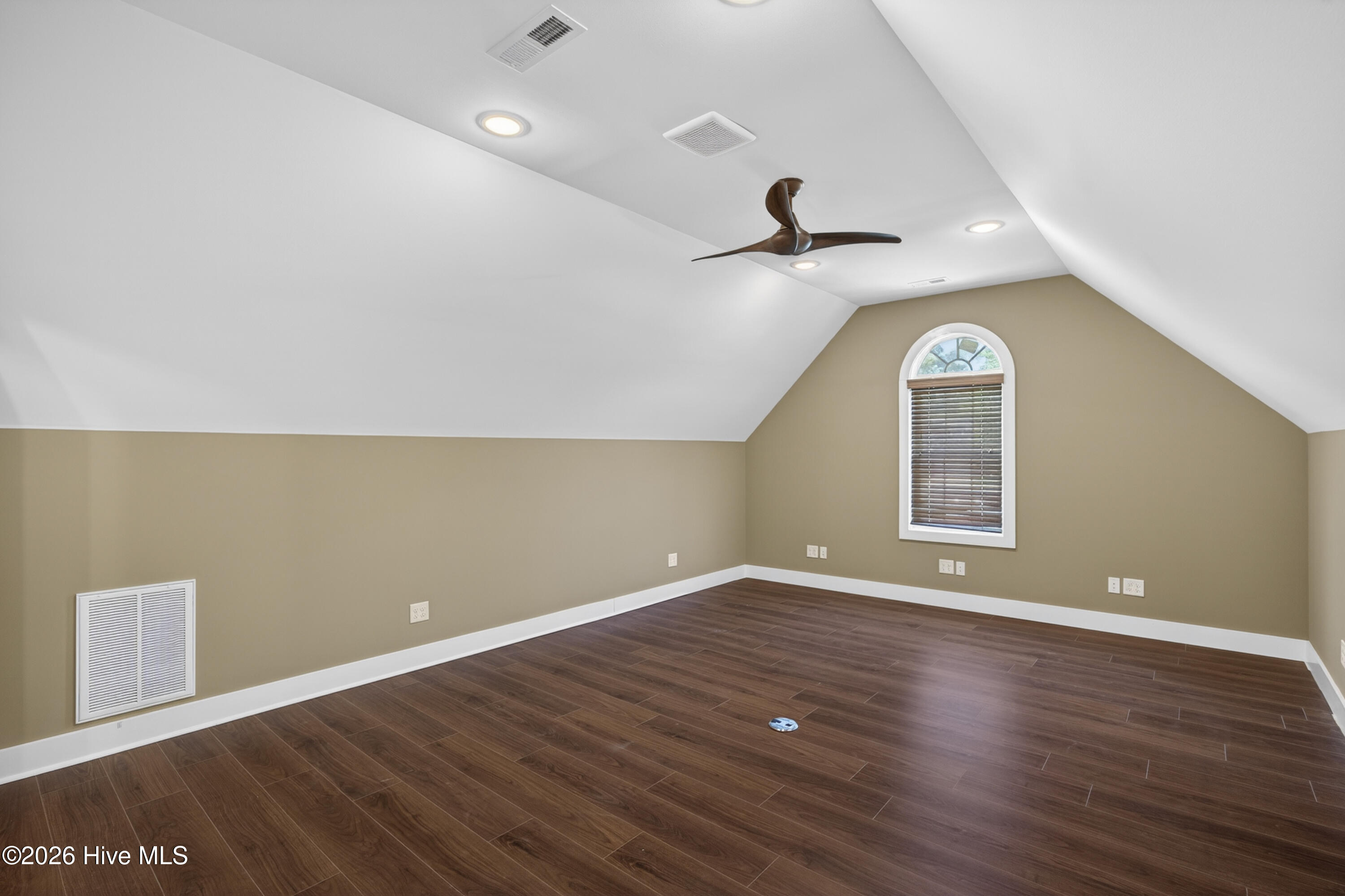 100569496 | Photo 39