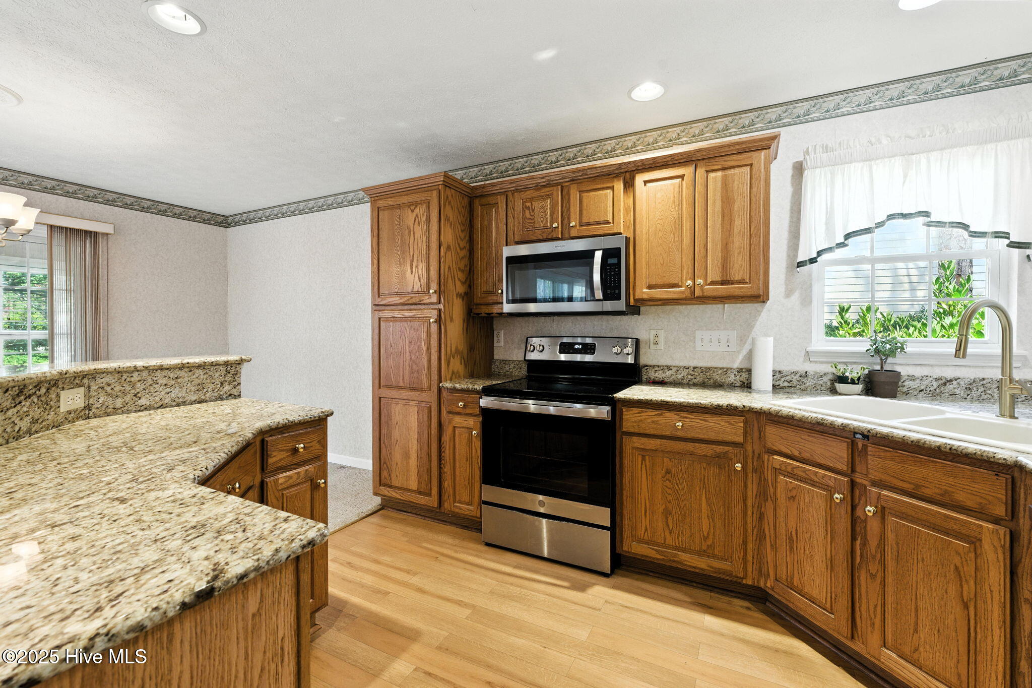 100523616 | Photo 21