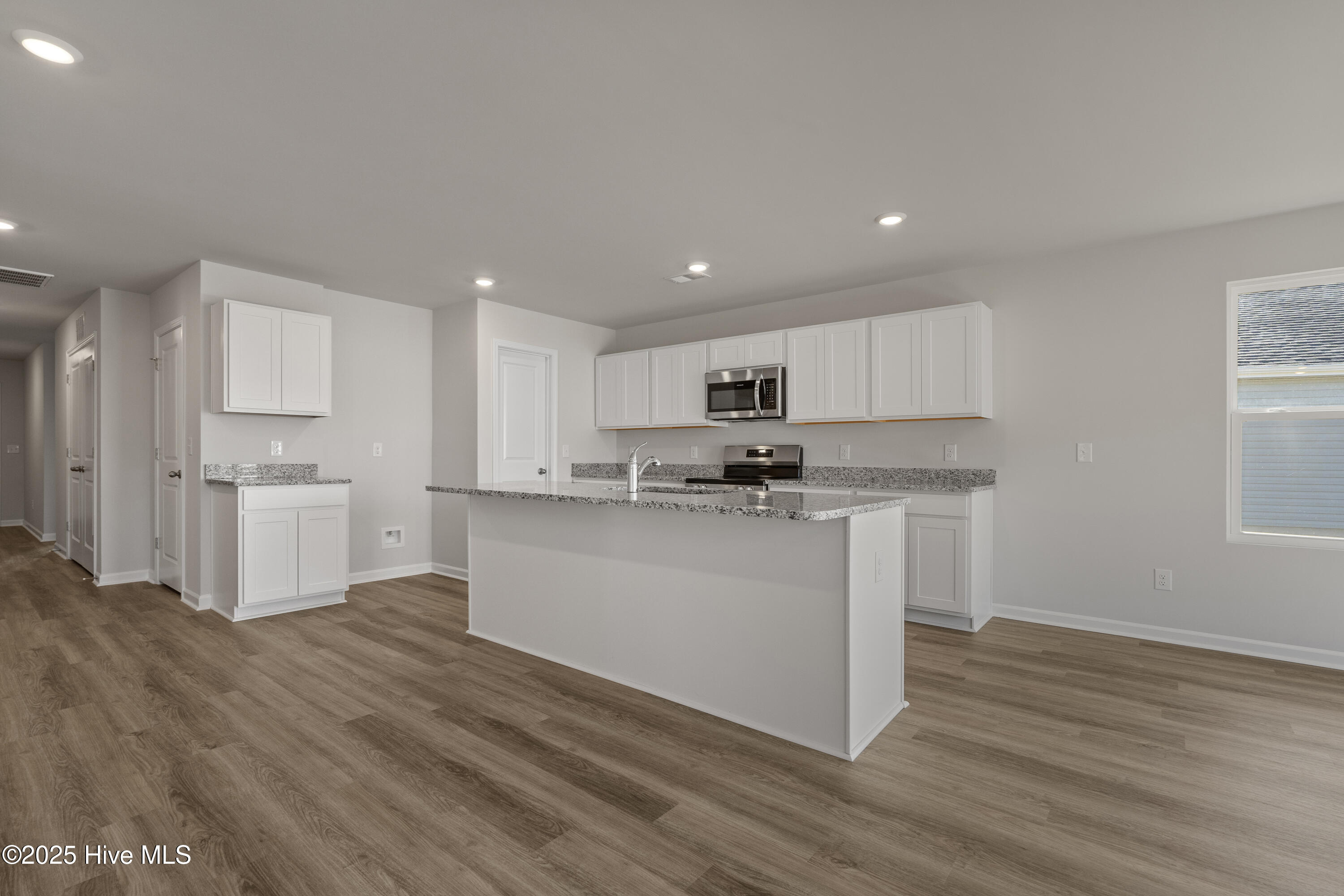 100528310 | Photo 14