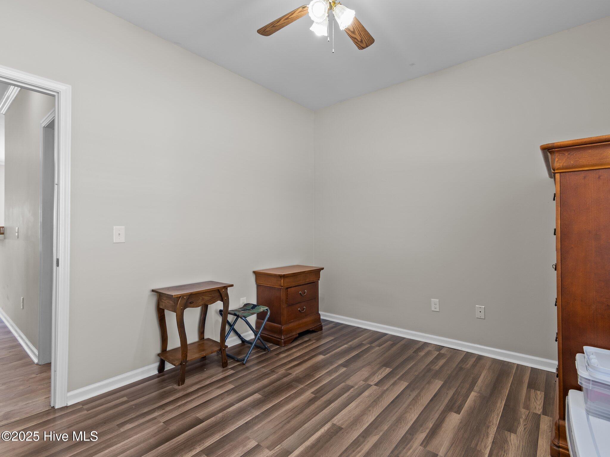 100561630 | Photo 33