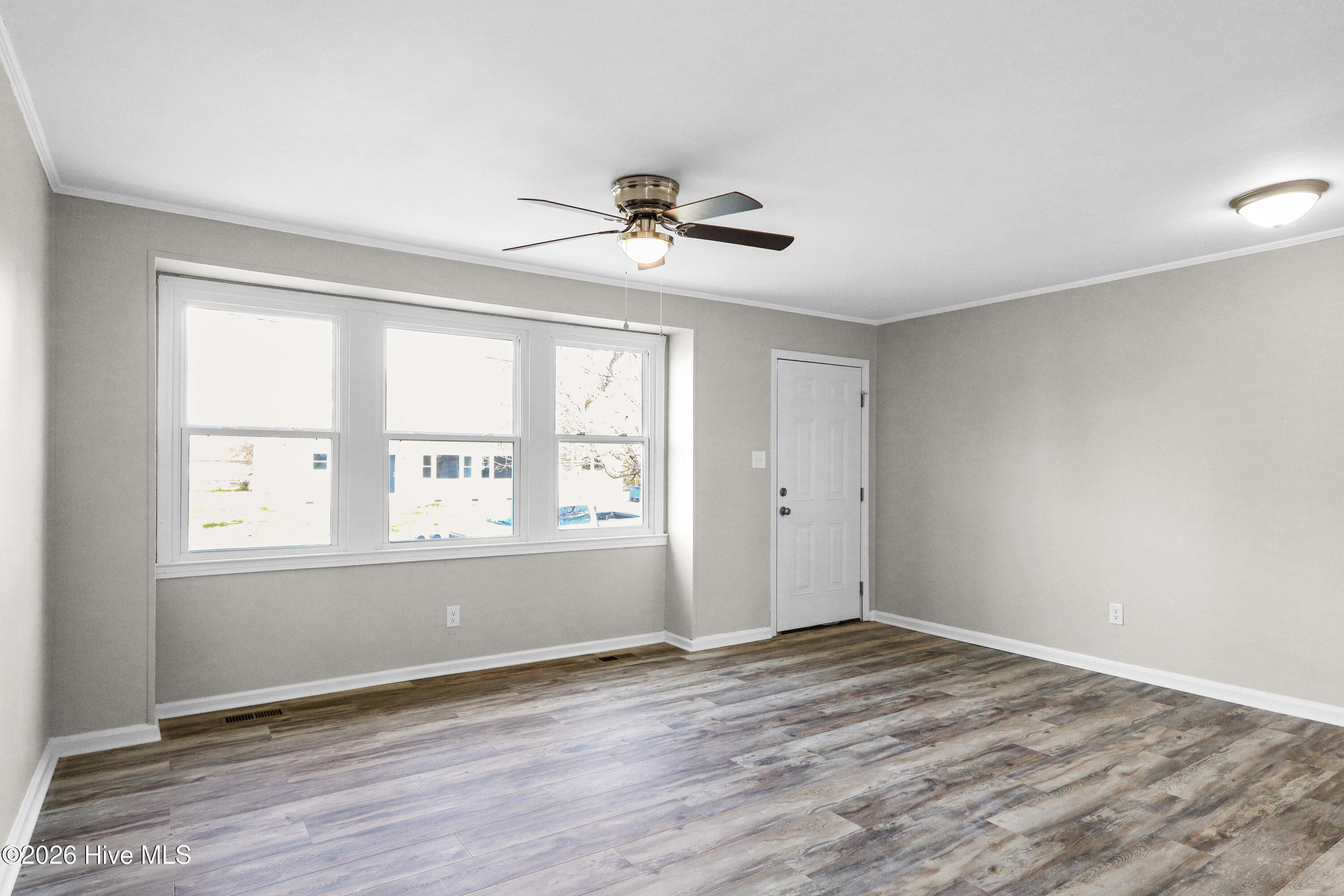 100558793 | Photo 24