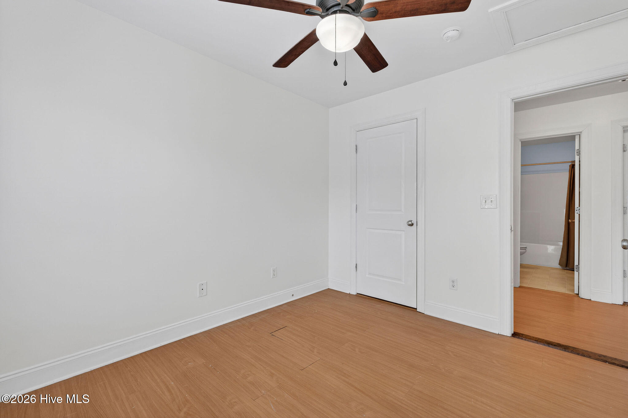 100550770 | Photo 28