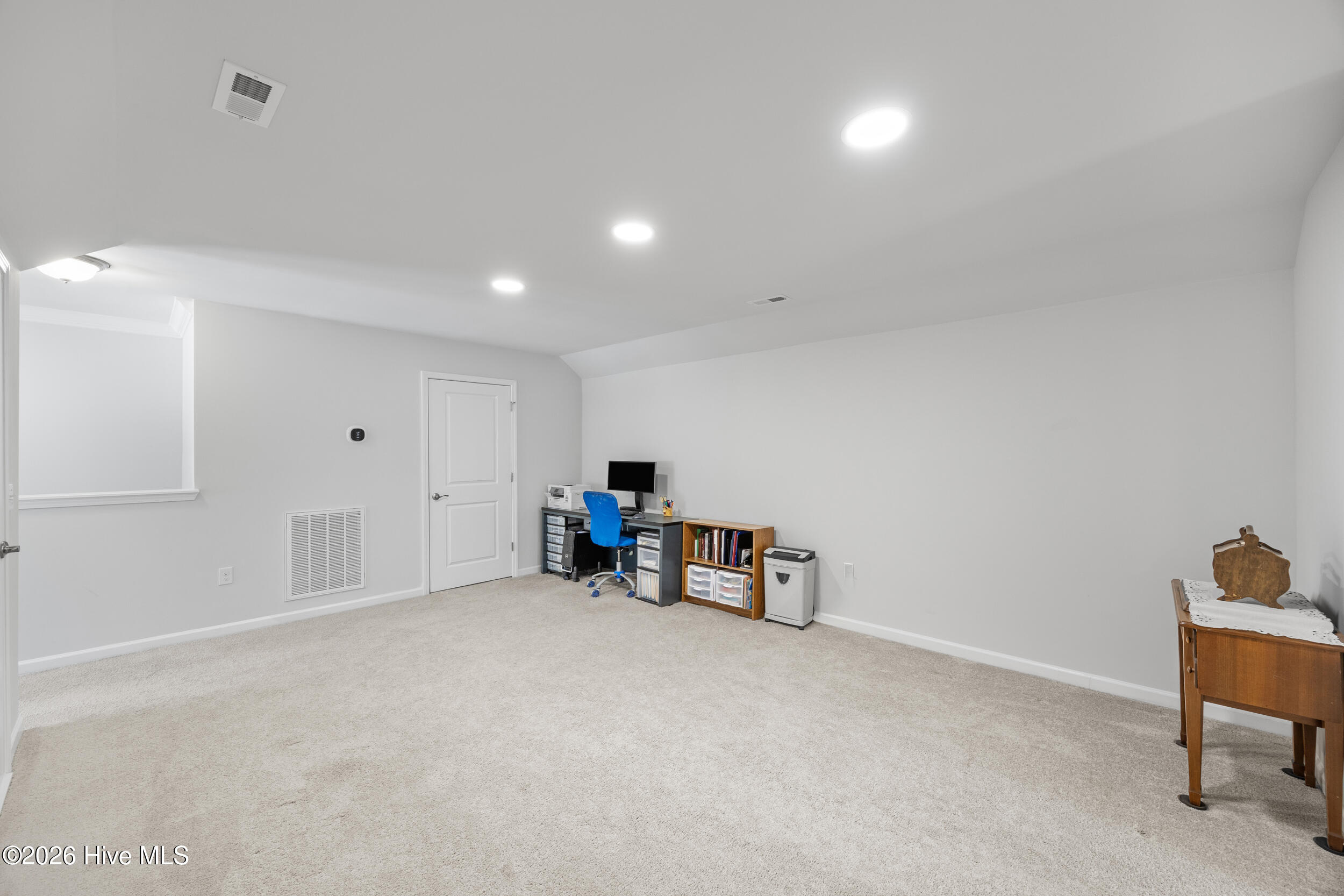 100570393 | Photo 24