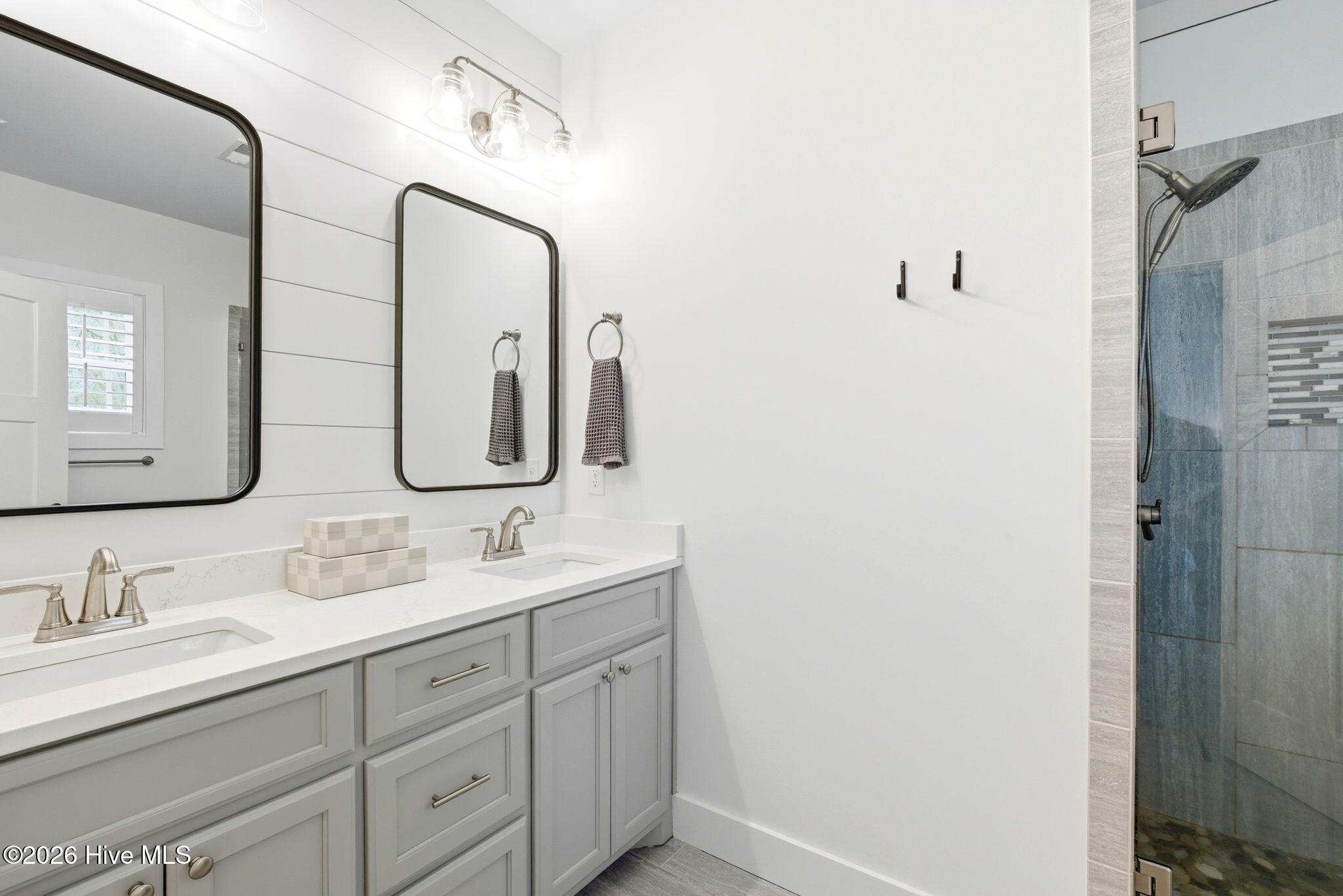 100561485 | Photo 19