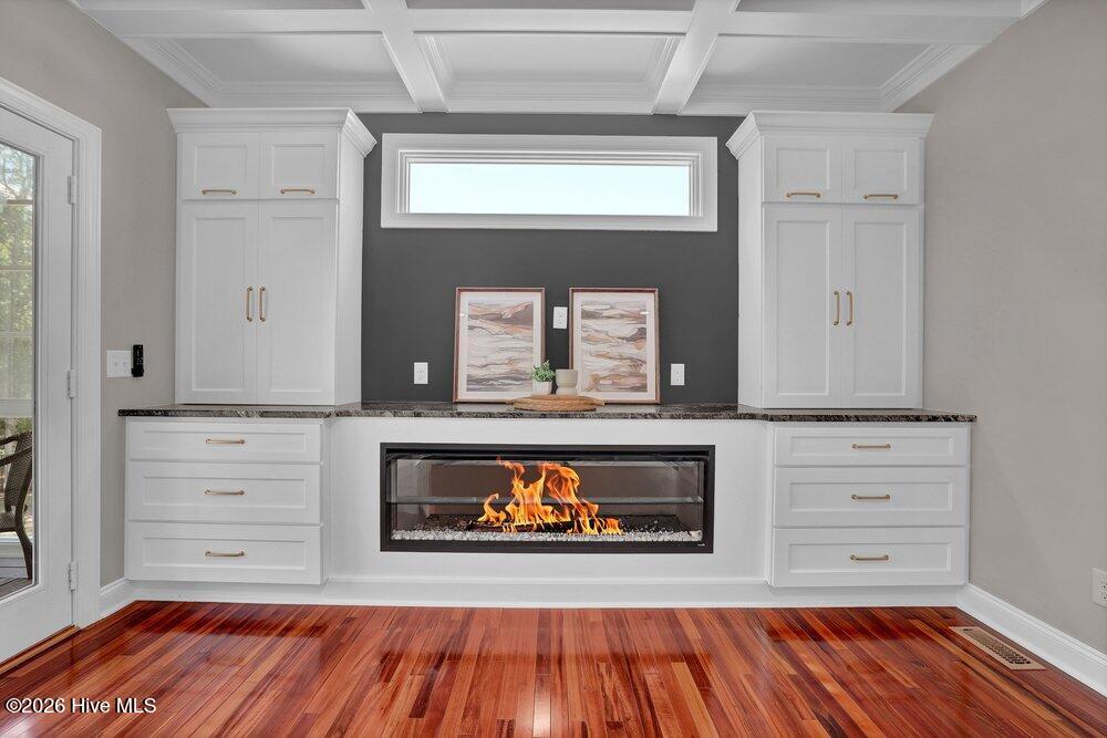 100569343 | Photo 17