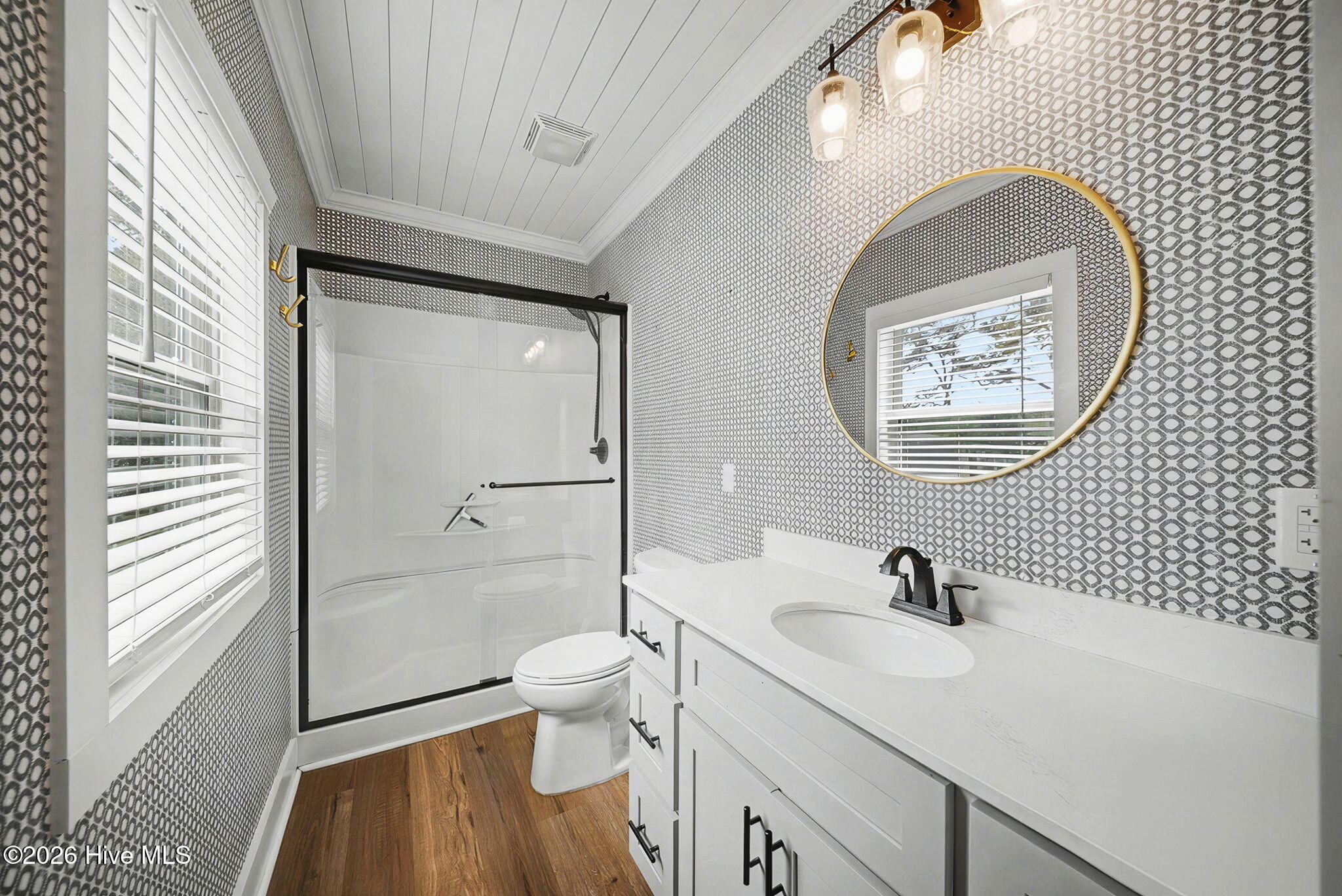 100564194 | Photo 76