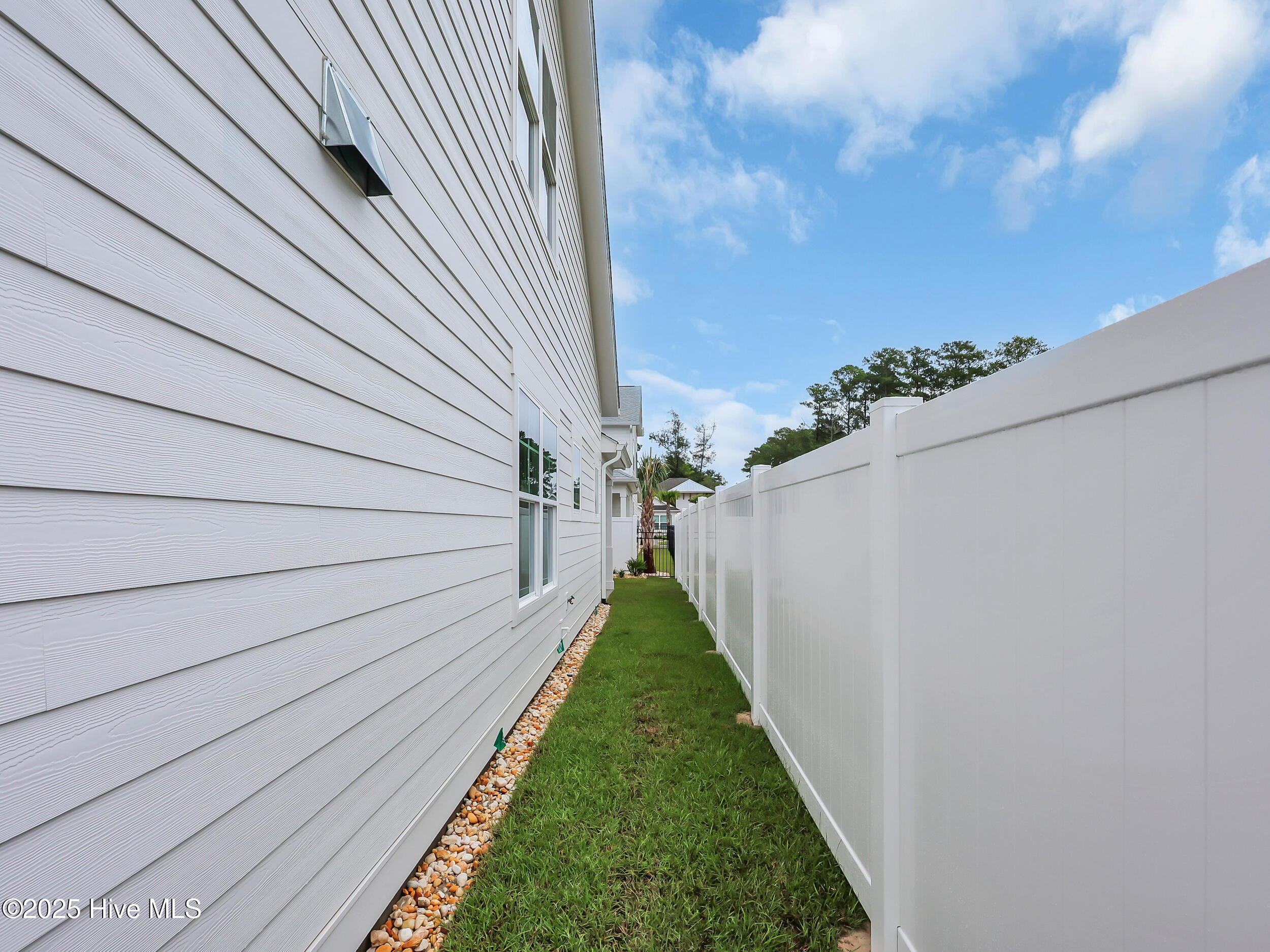 100533655 | Photo 40