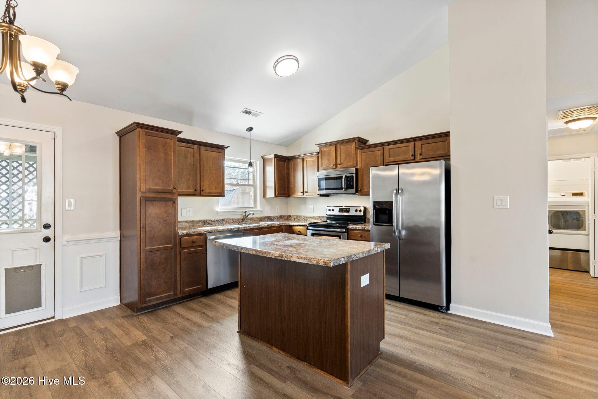 100559181 | Photo 11