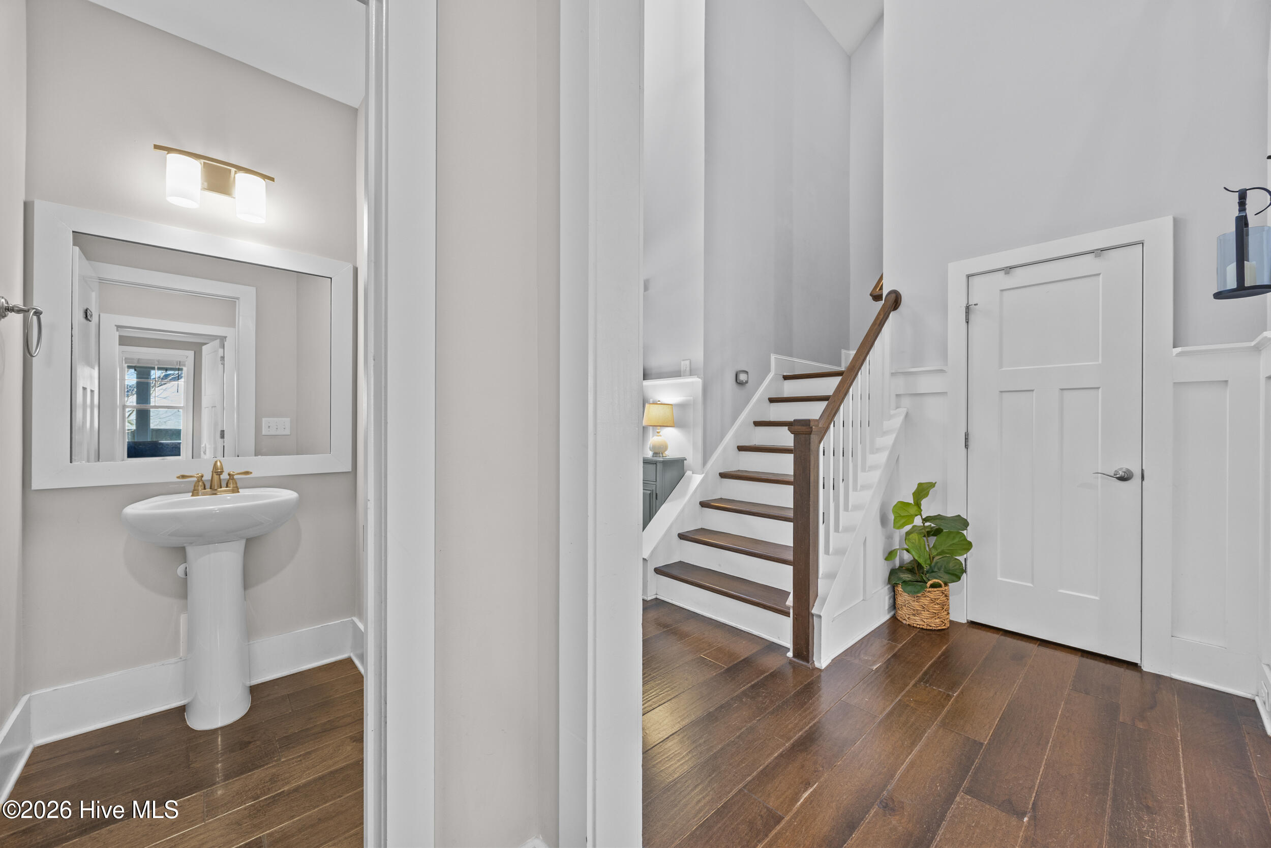 100551925 | Photo 13