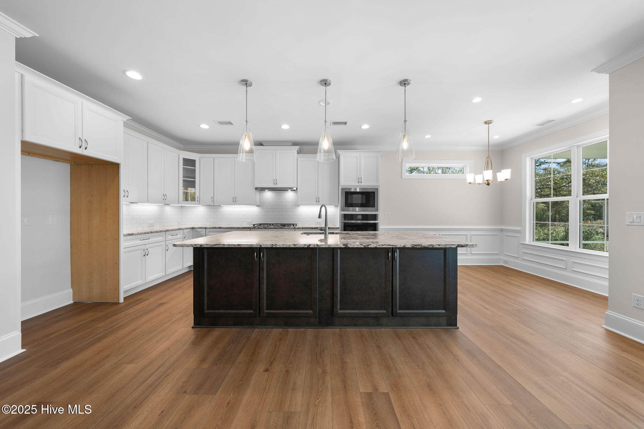 100488997 | Photo 22