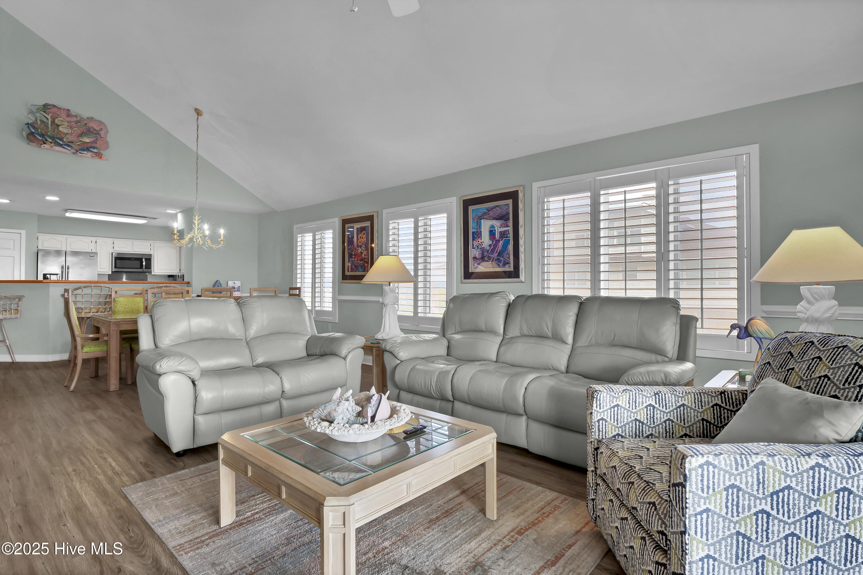 100535604 | Photo 11