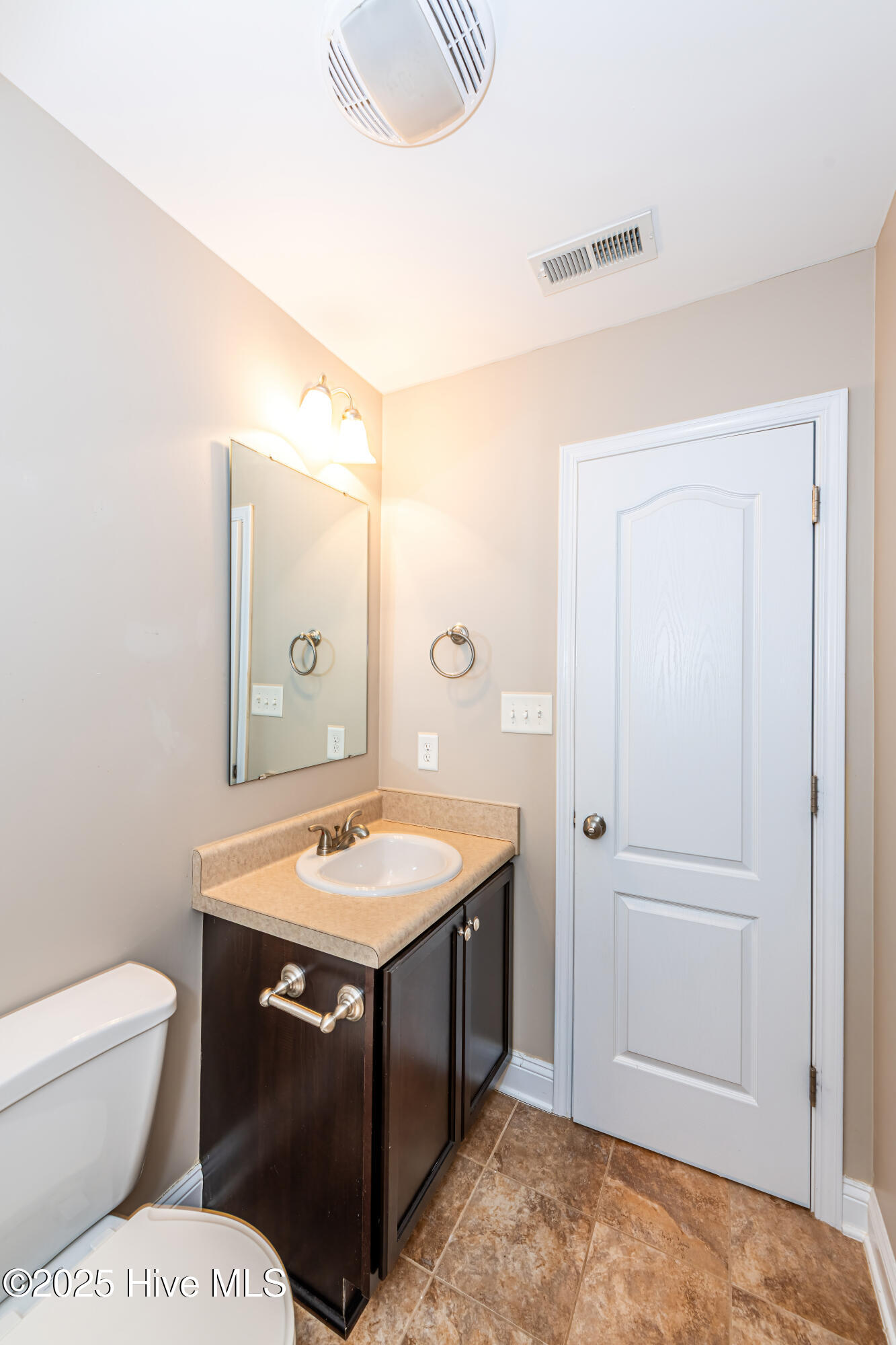 100546682 | Photo 65