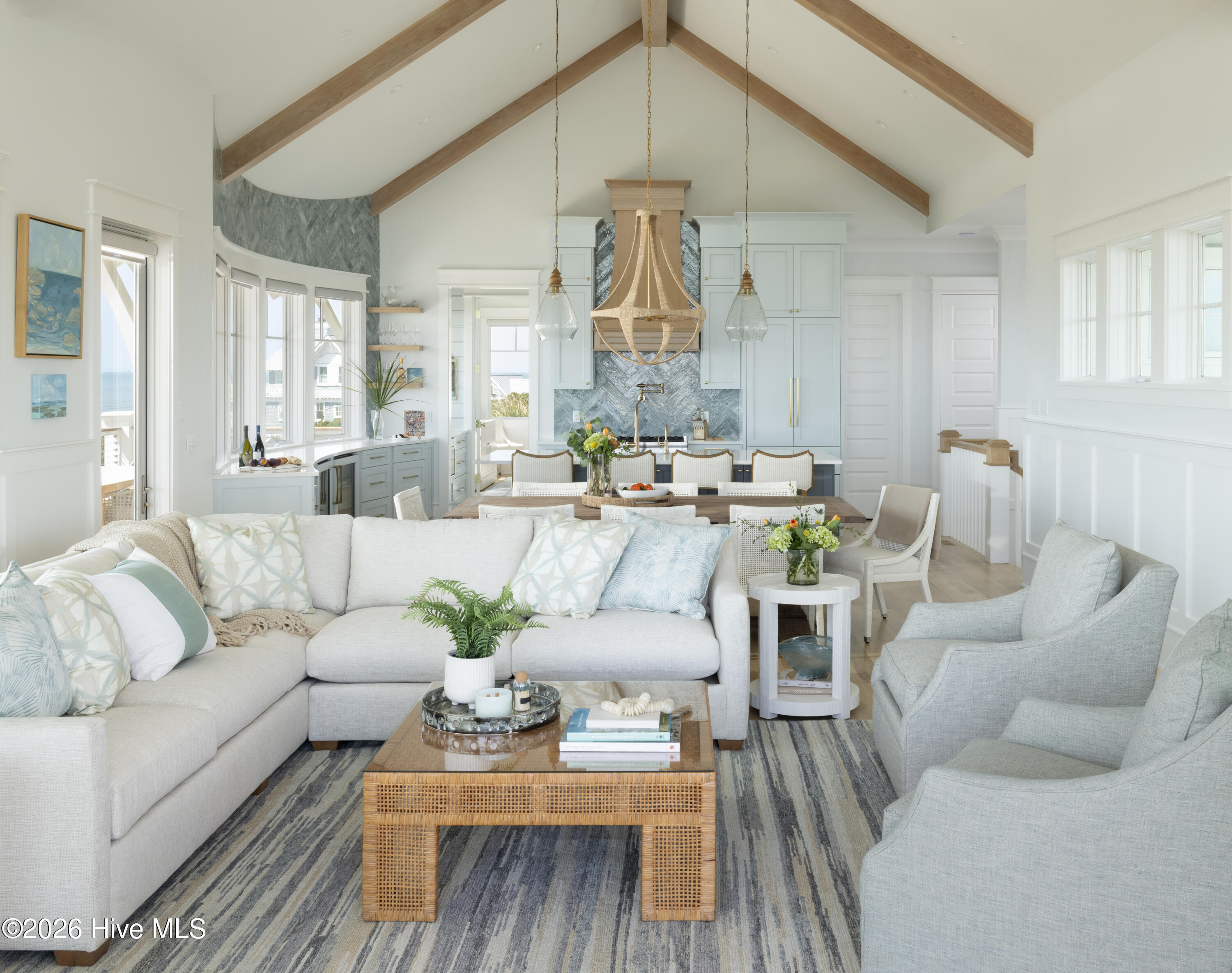 100569971 | Photo 36