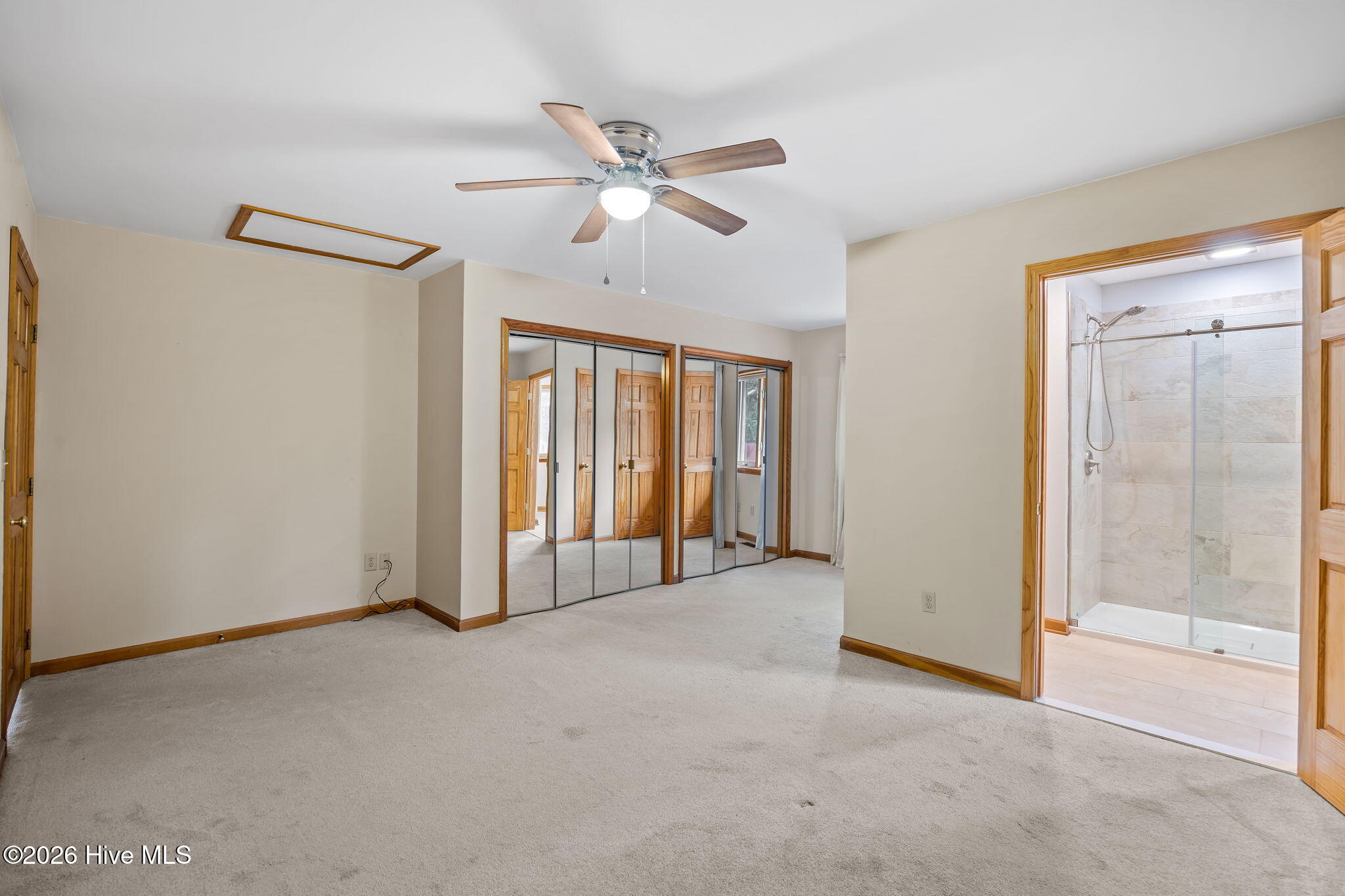 100565896 | Photo 25