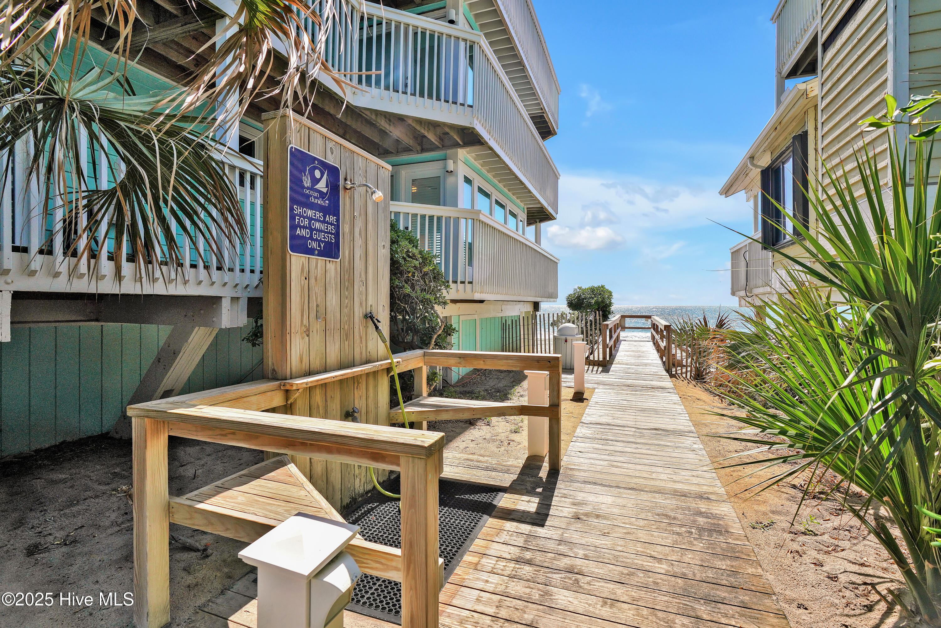 100570549 | Photo 41