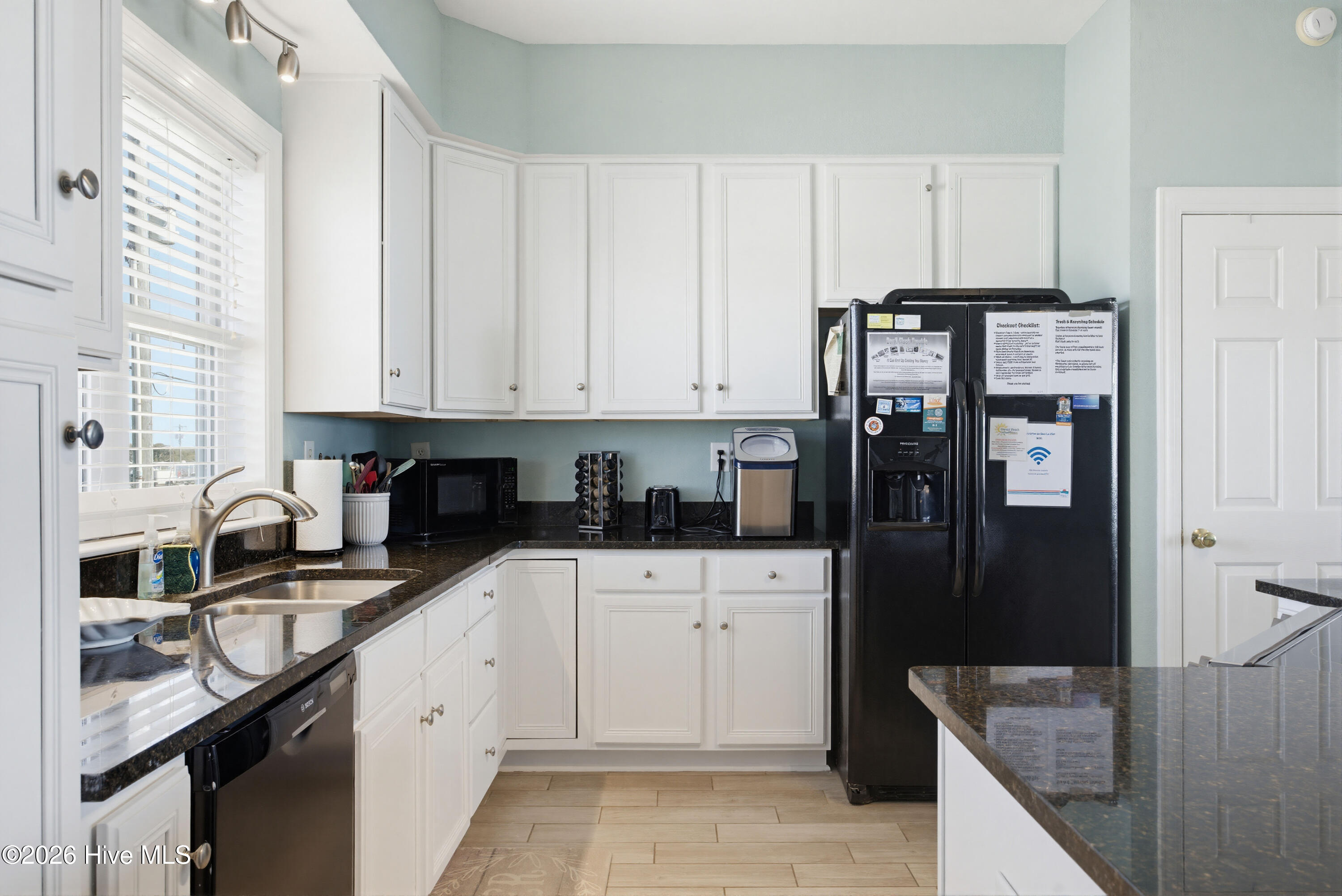 100566457 | Photo 27