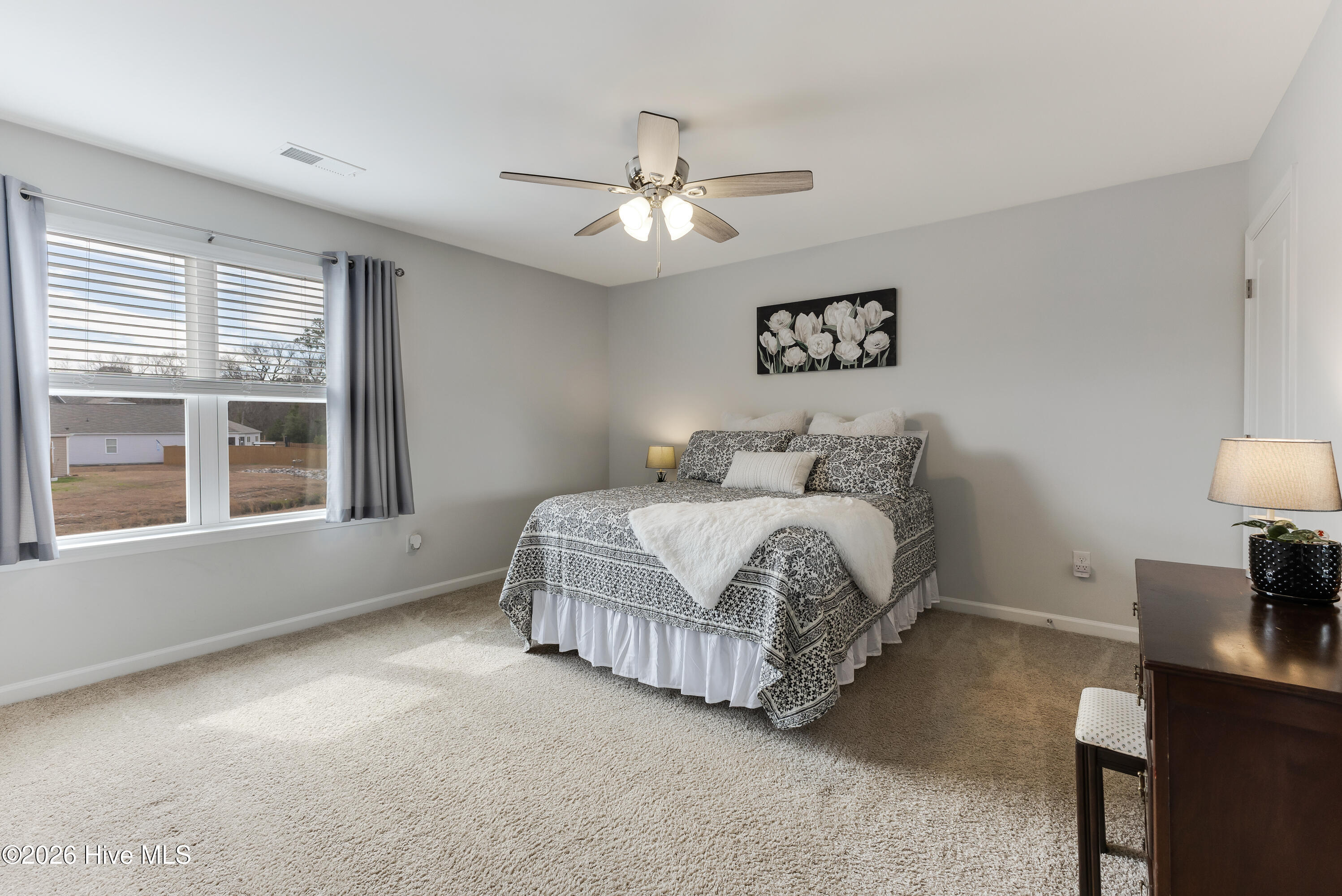 100565861 | Photo 33