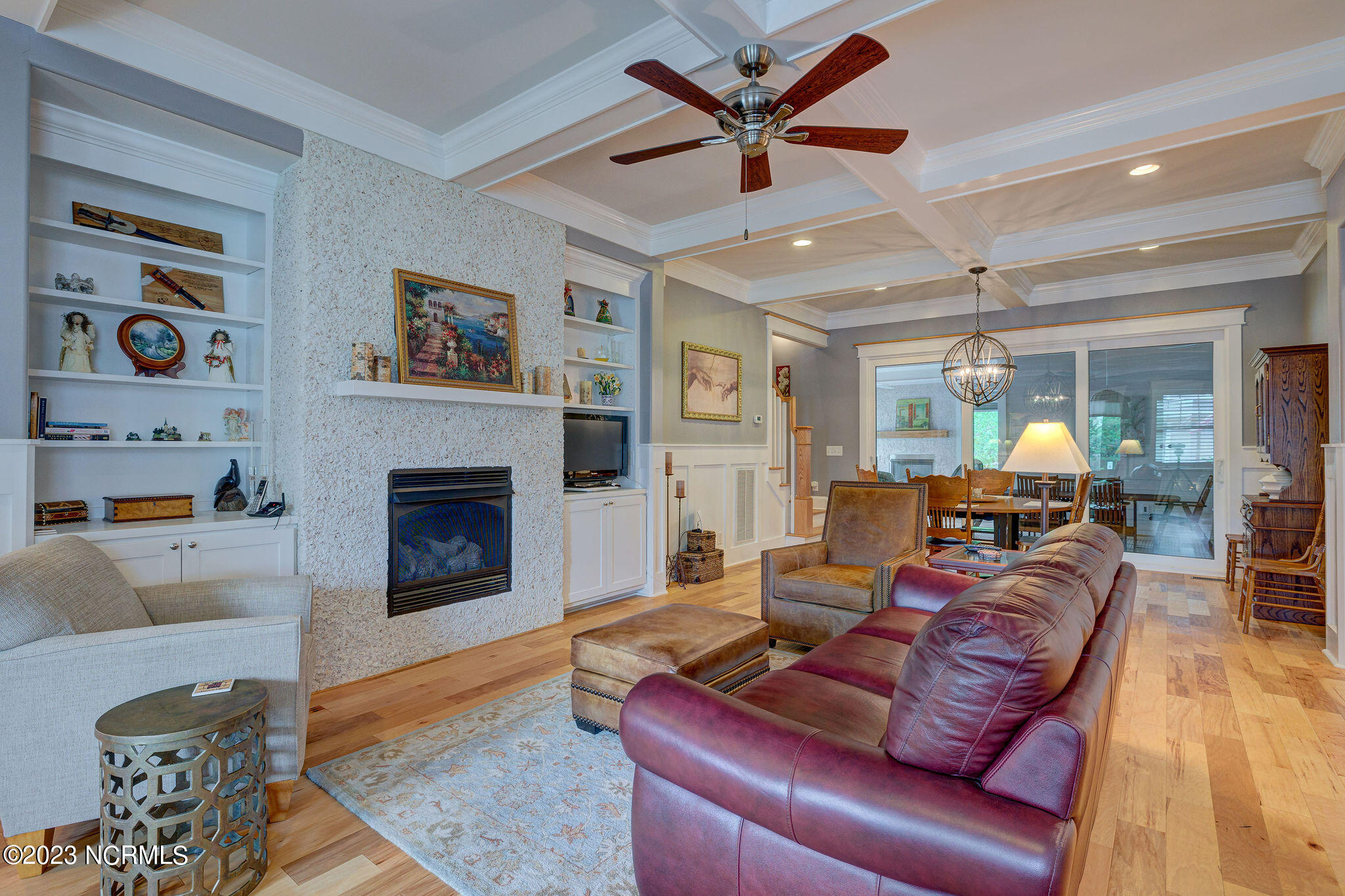 100568046 | Photo 25