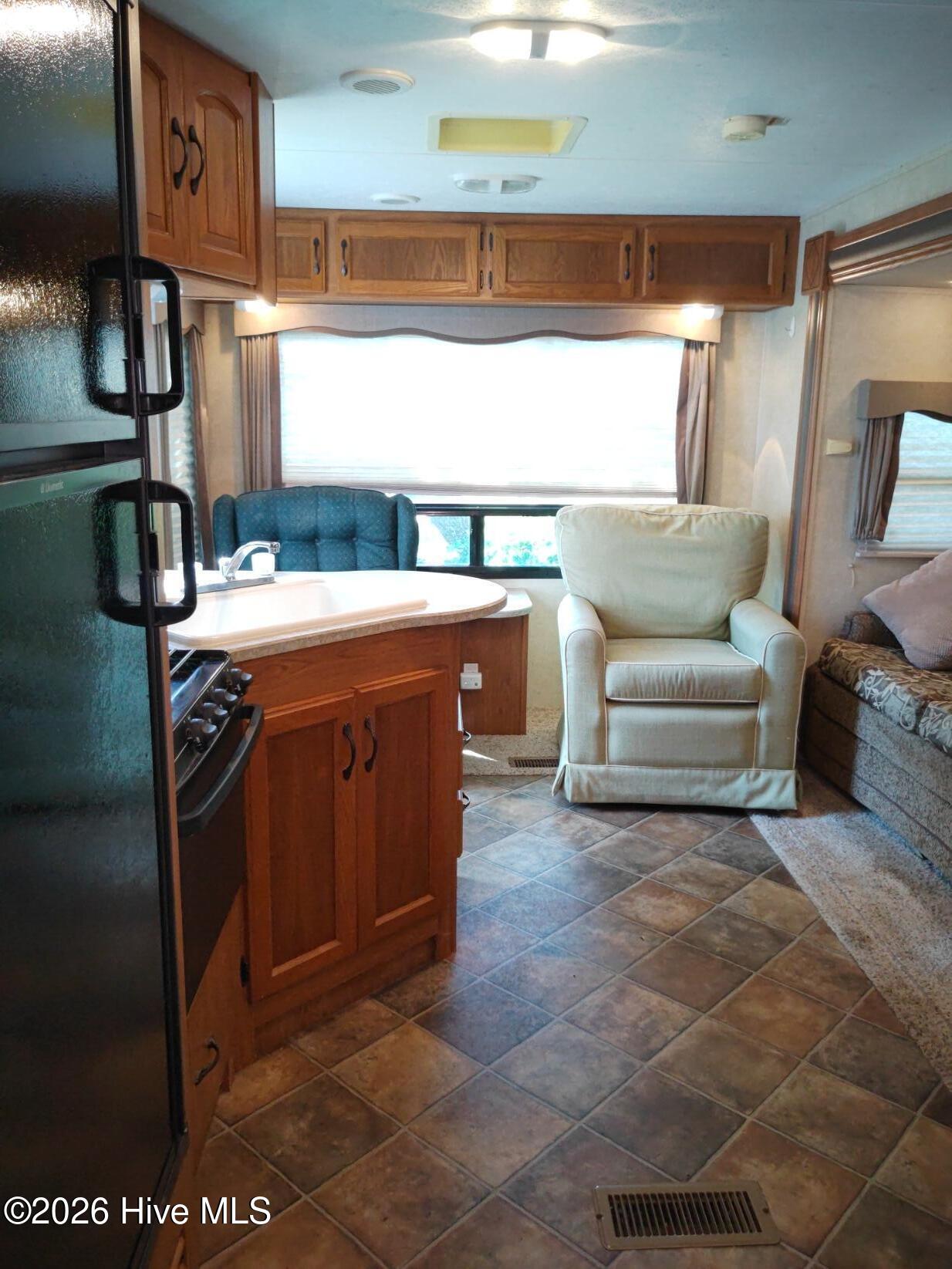 100567863 | Photo 19