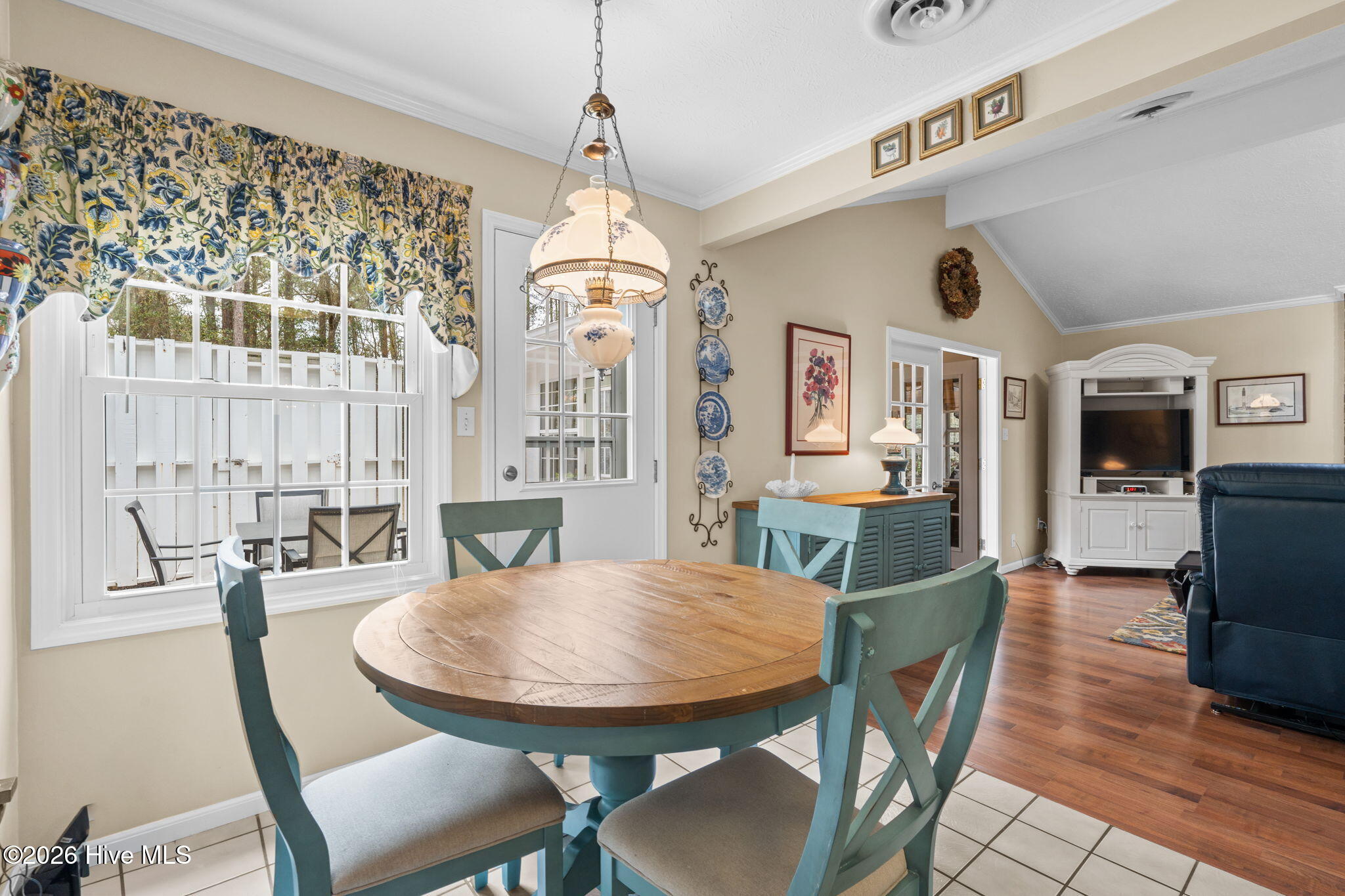 100564261 | Photo 29