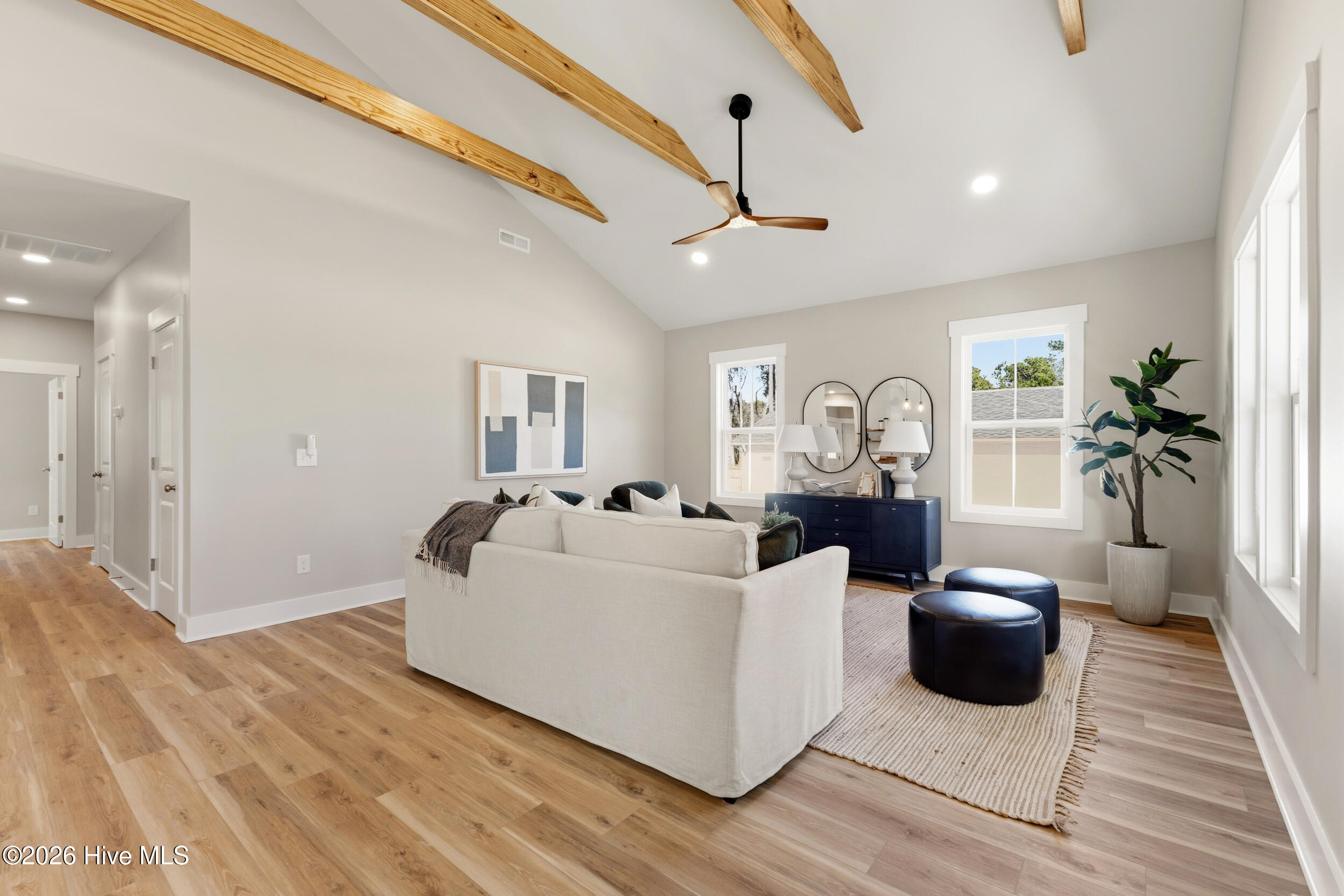 100557700 | Photo 13