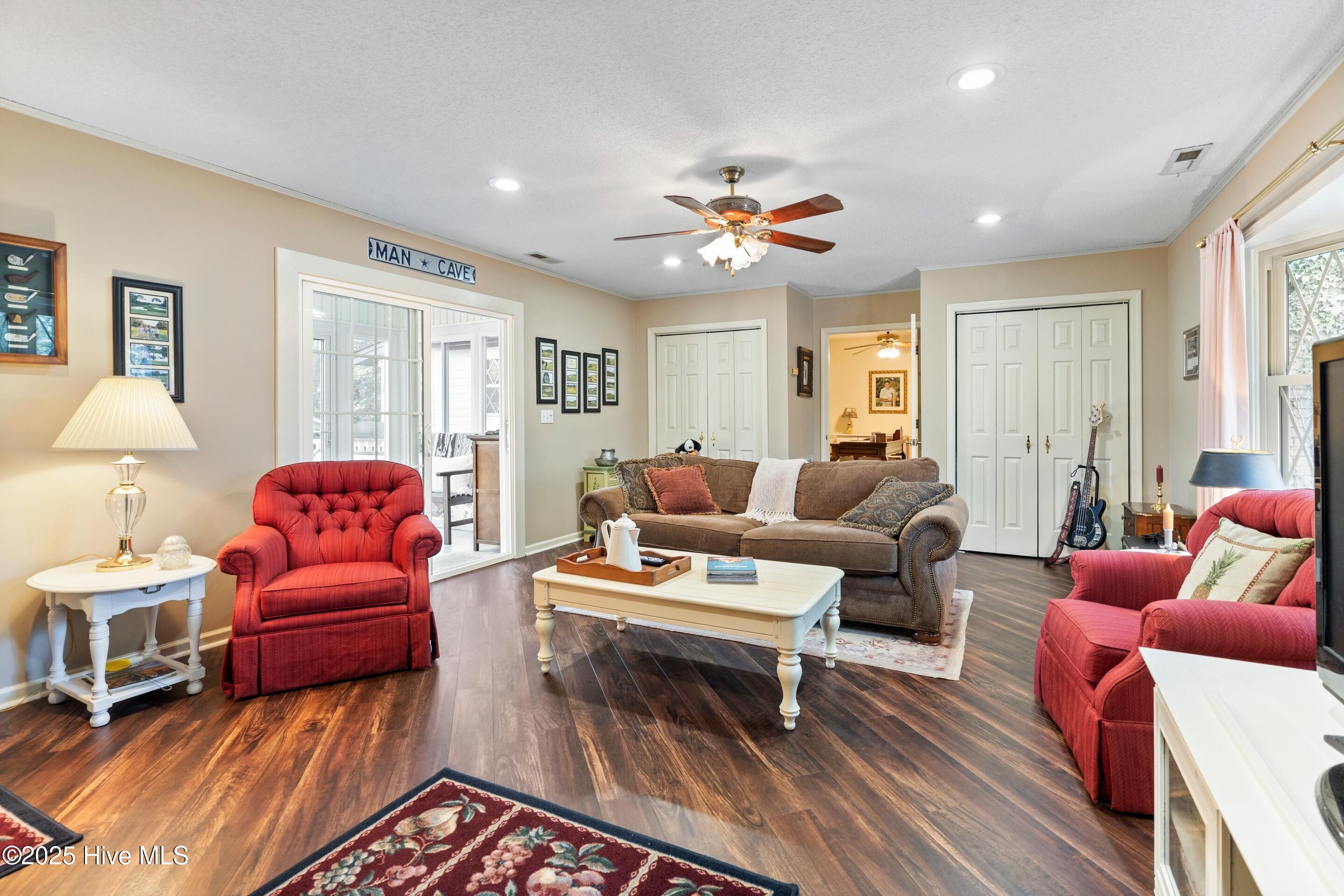 100548046 | Photo 15