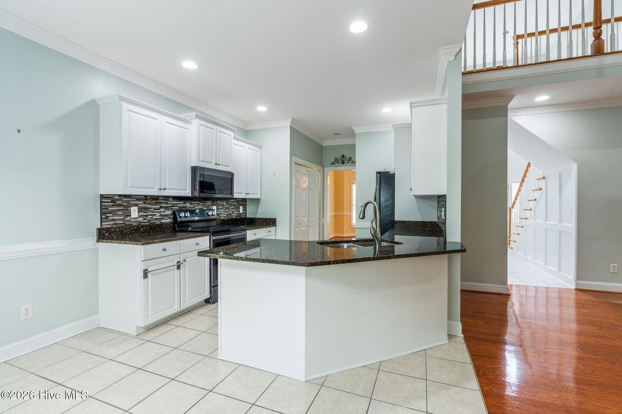 100552606 | Photo 12