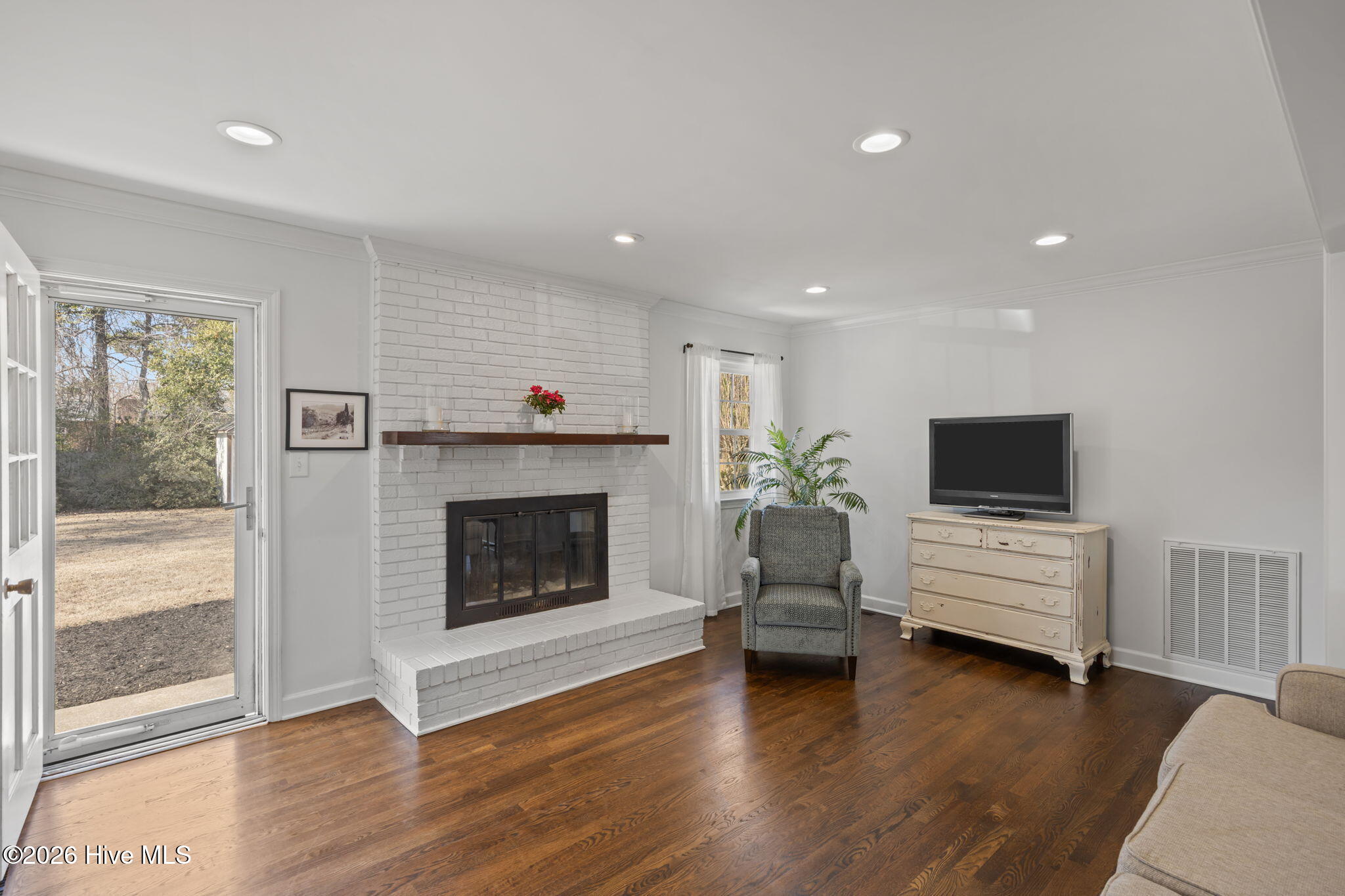 100557459 | Photo 16