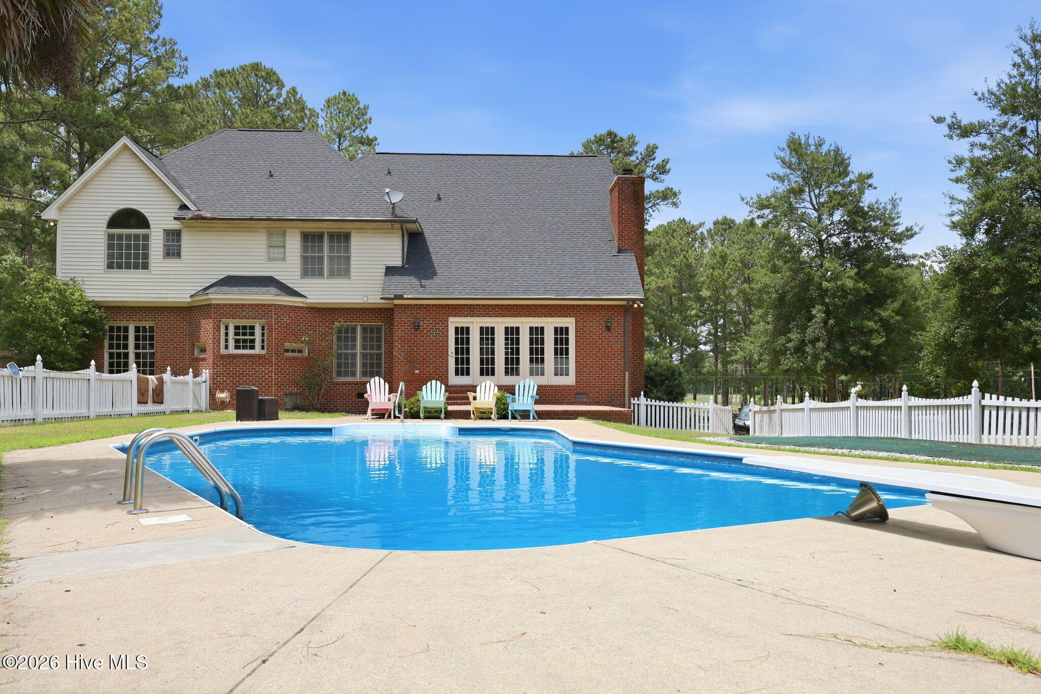 pool back of home, fened