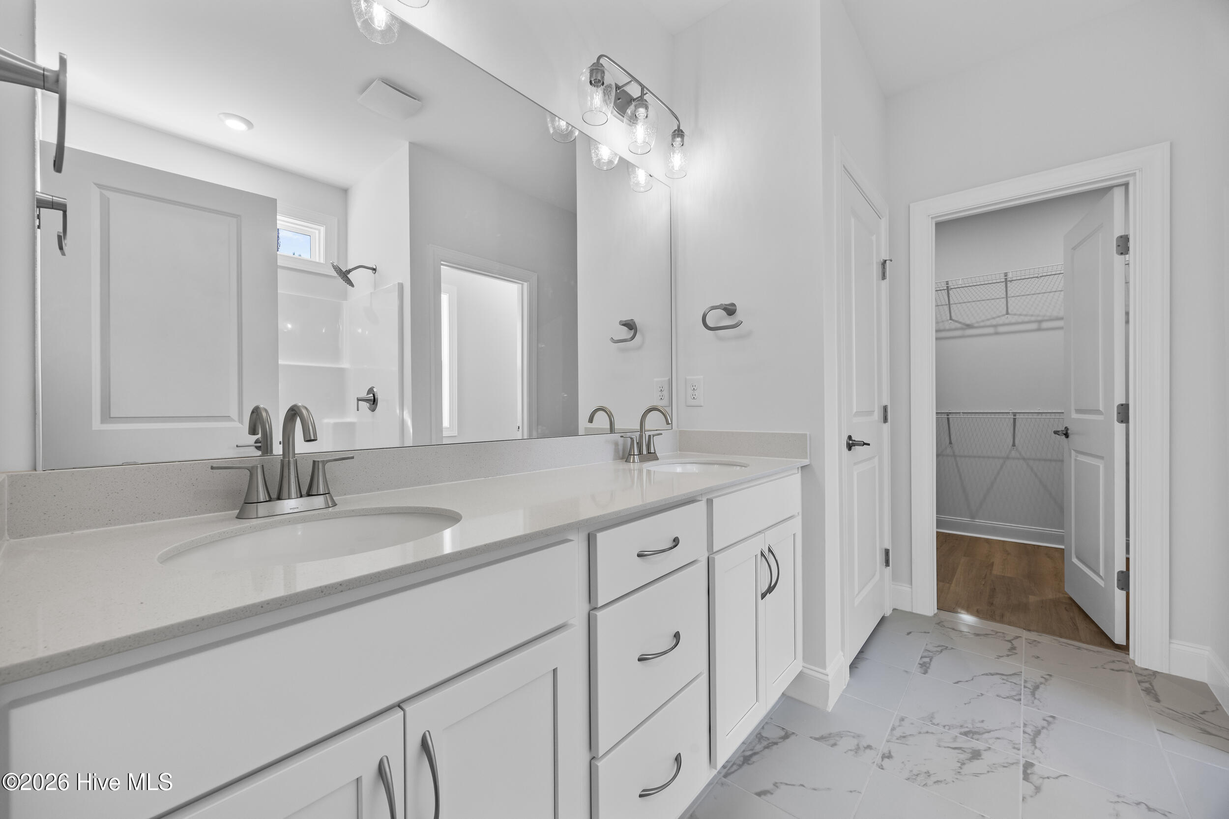 100527051 | Photo 28