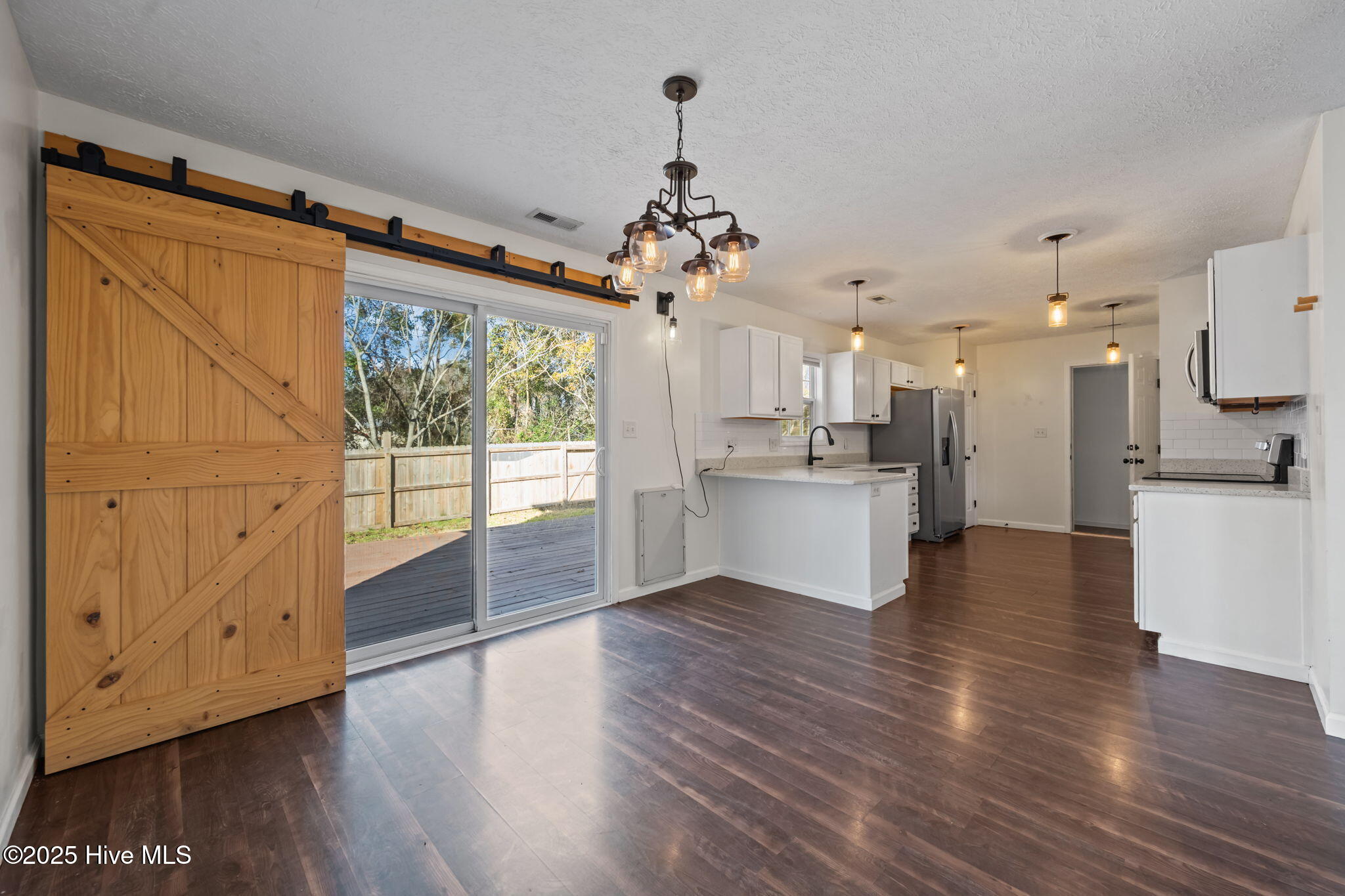 100546746 | Photo 14