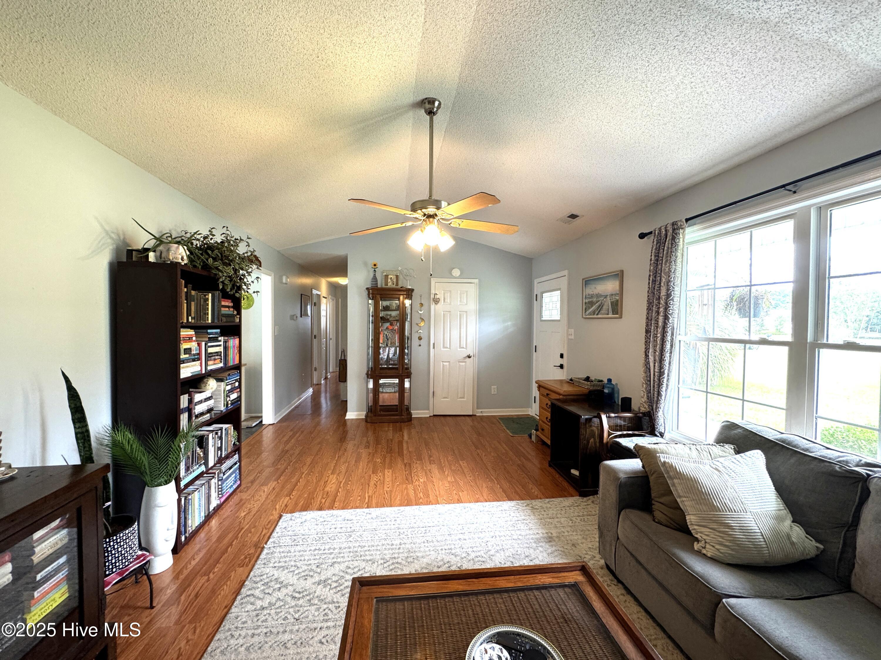 20250807_190242402_iOS